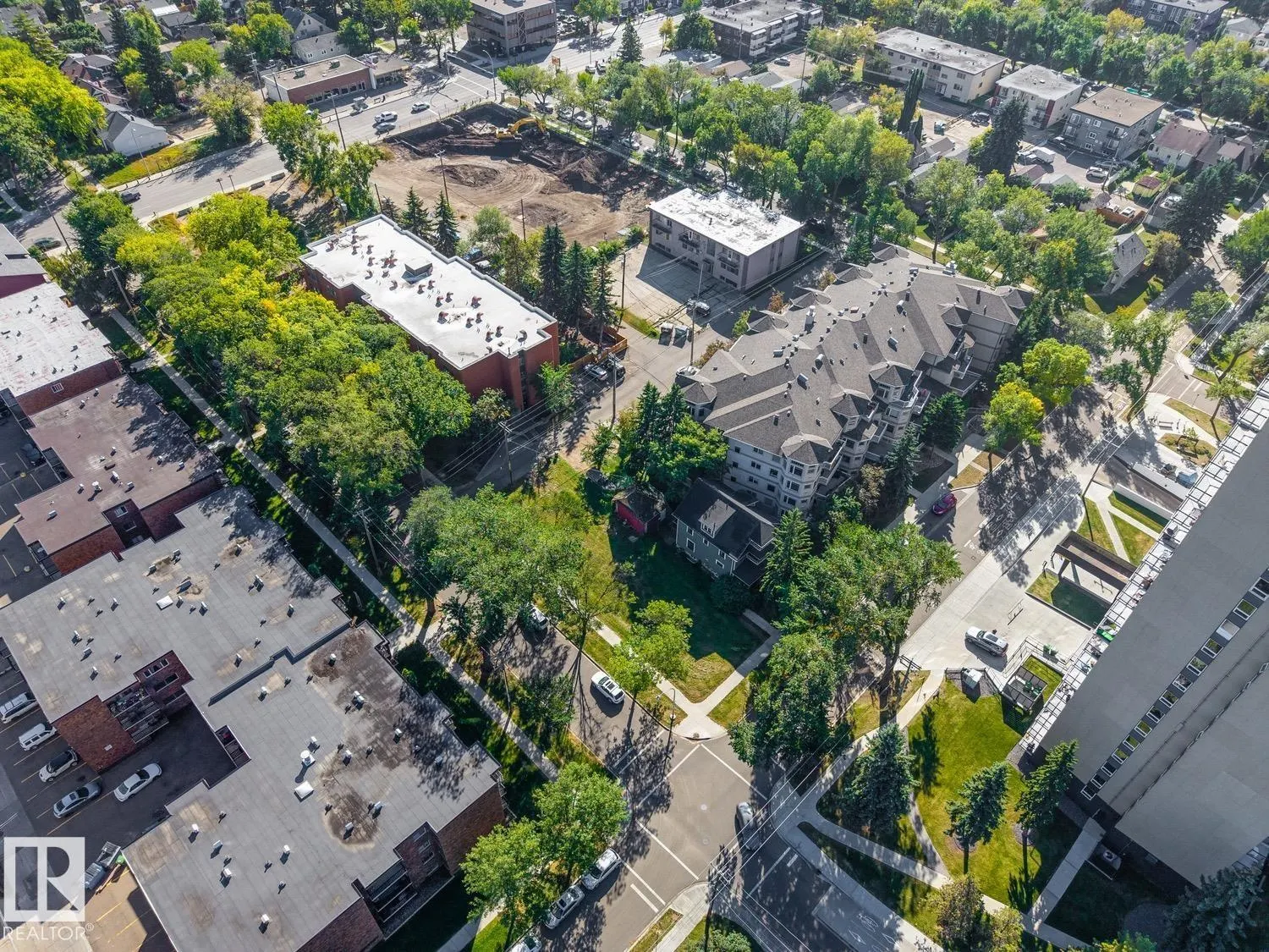 8925 100 ST NW
