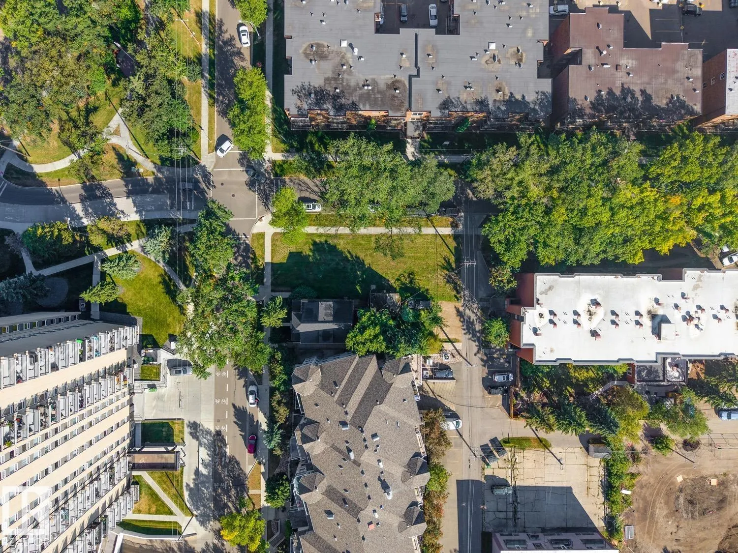 8925 100 ST NW