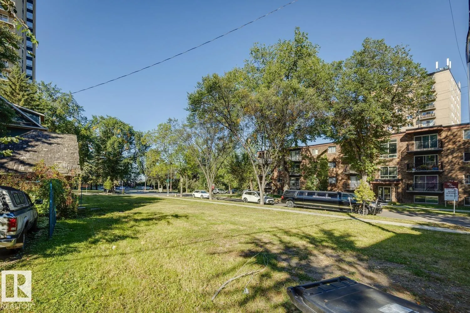 8925 100 ST NW