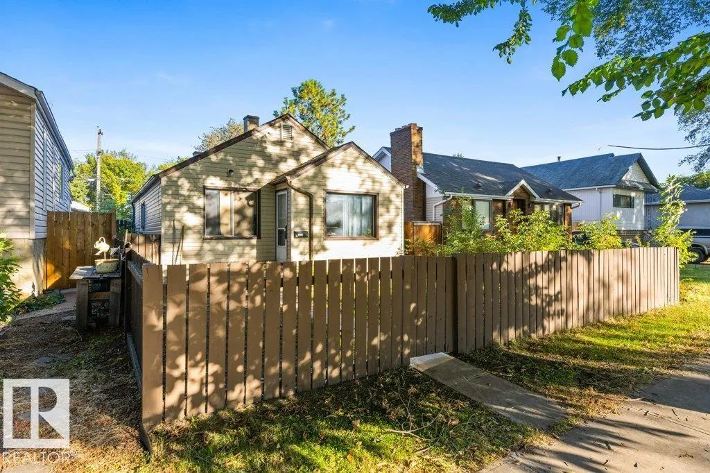 12029 62 ST NW