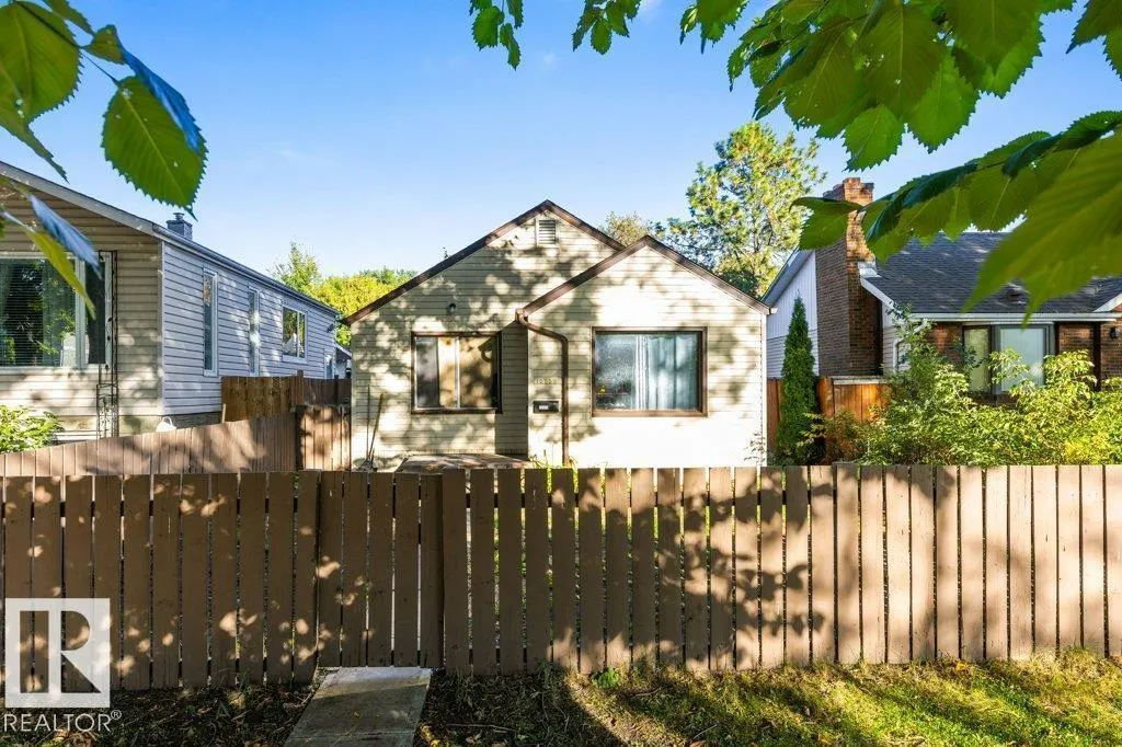 12029 62 ST NW