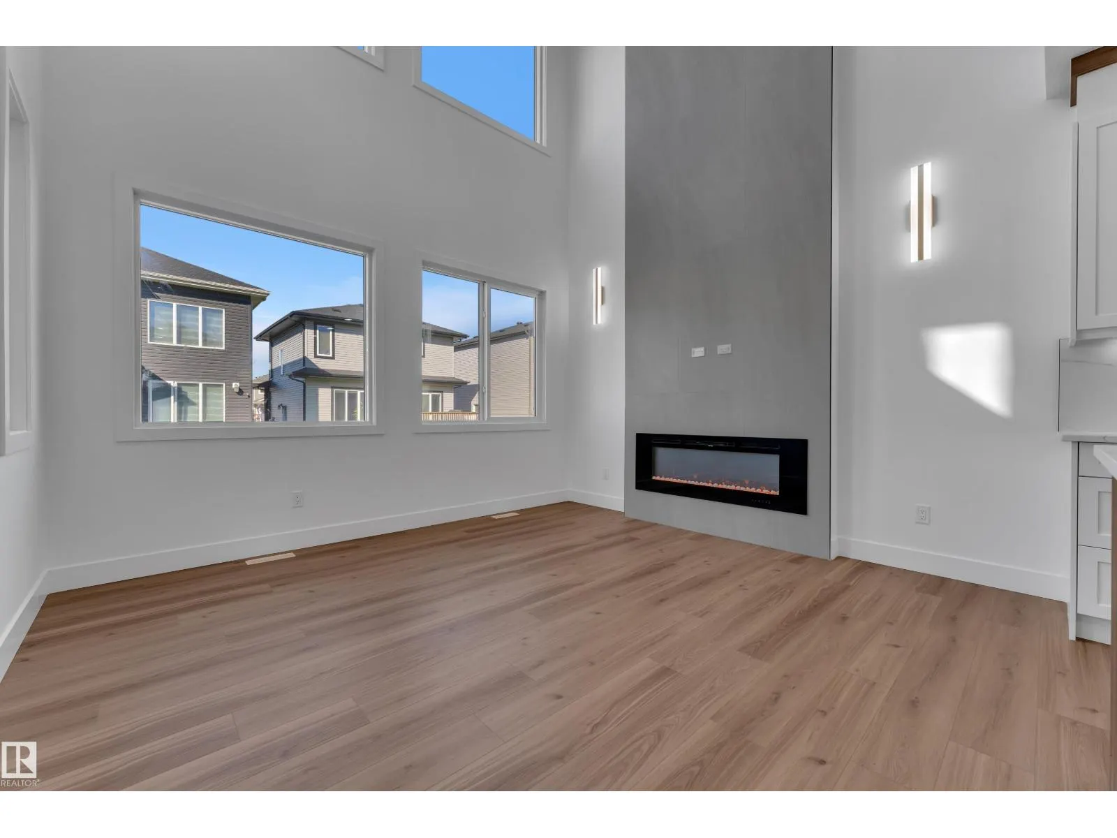 3604 44 AV