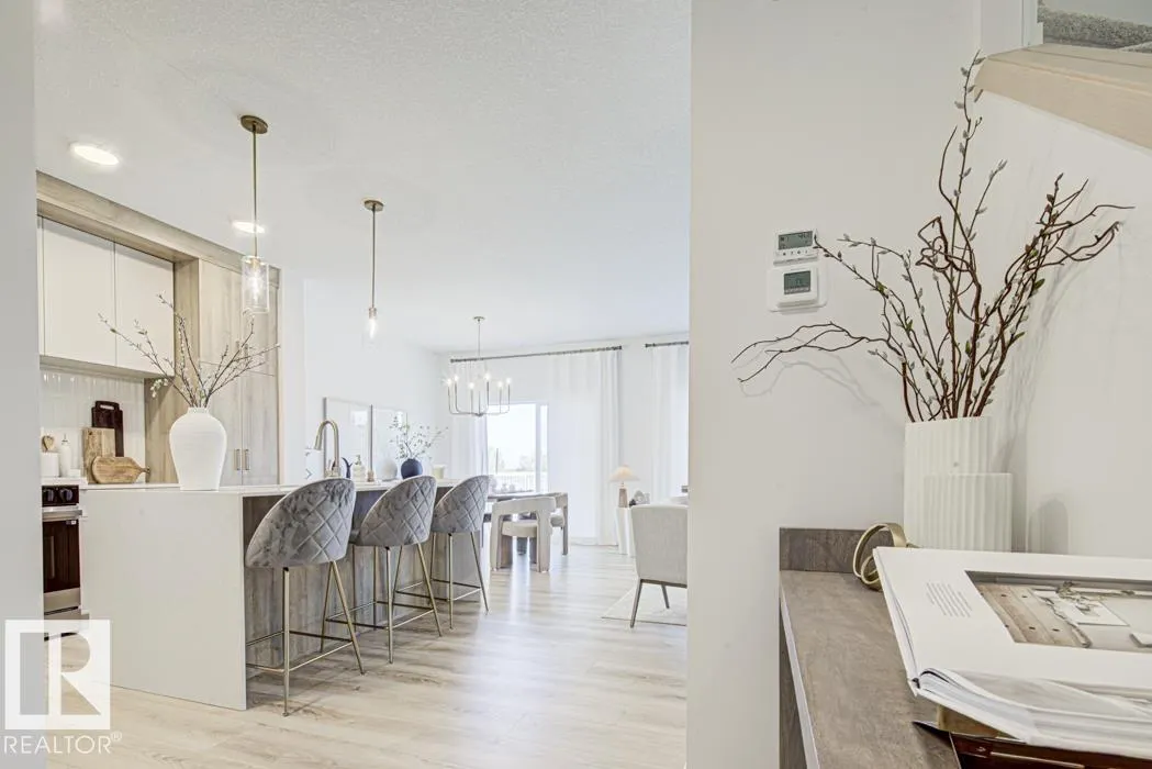 25 EMPRESS WY