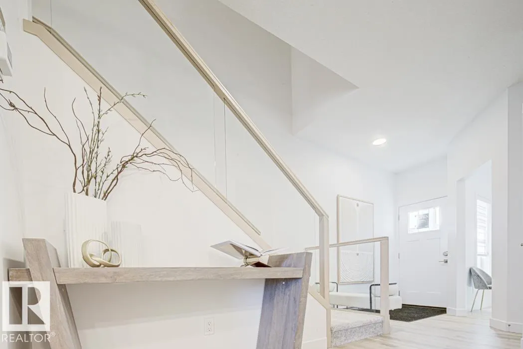 25 EMPRESS WY