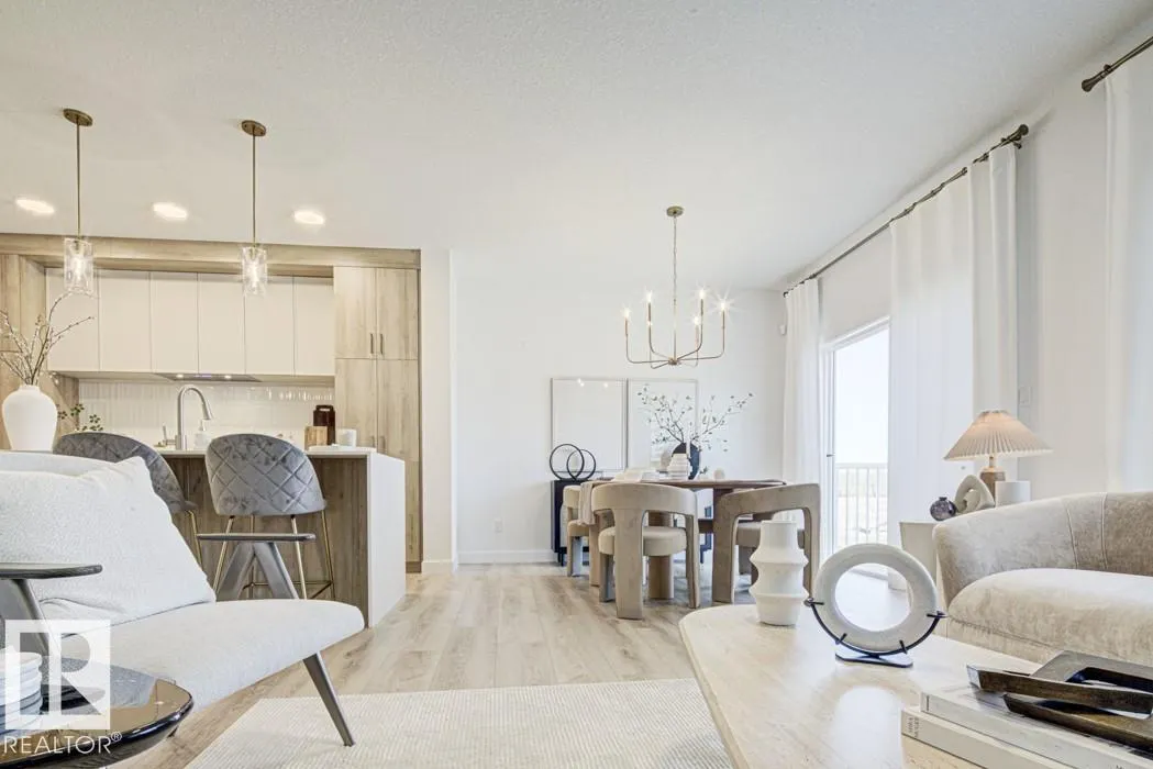 25 EMPRESS WY