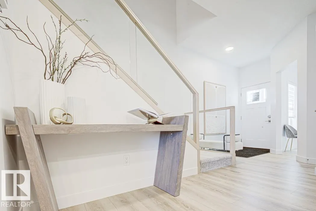 25 EMPRESS WY