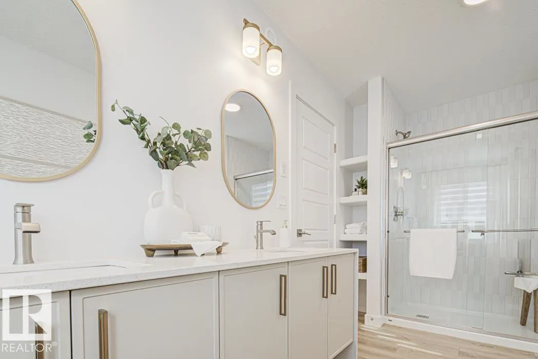 25 EMPRESS WY
