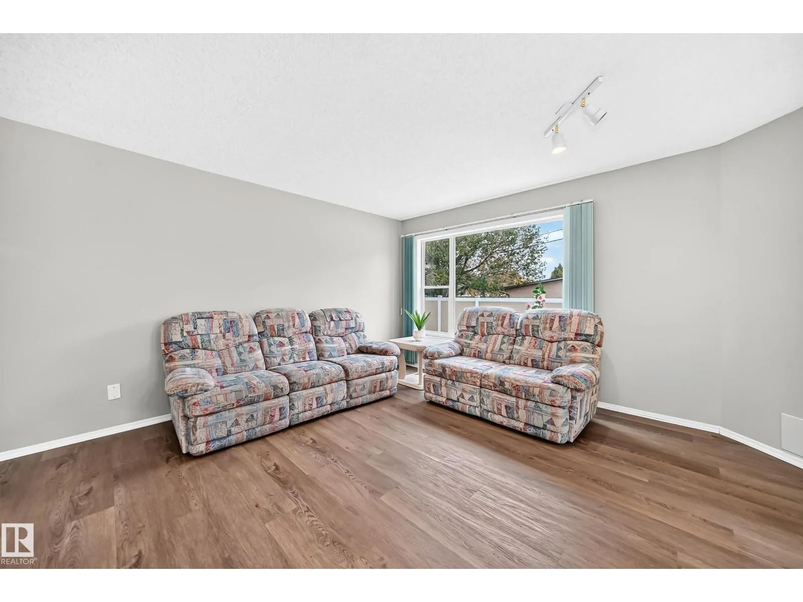 104 MAISONETTE VG