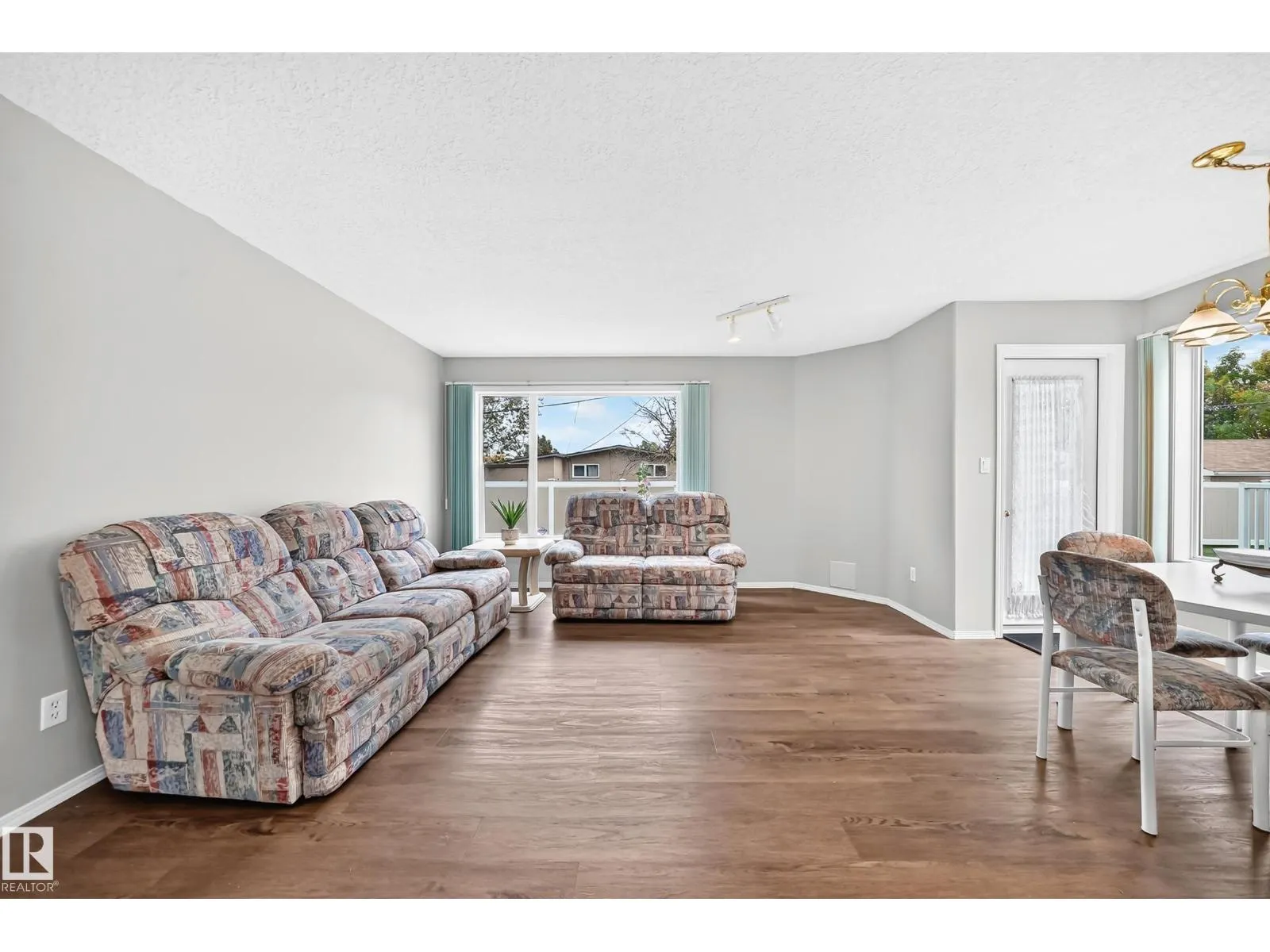 104 MAISONETTE VG
