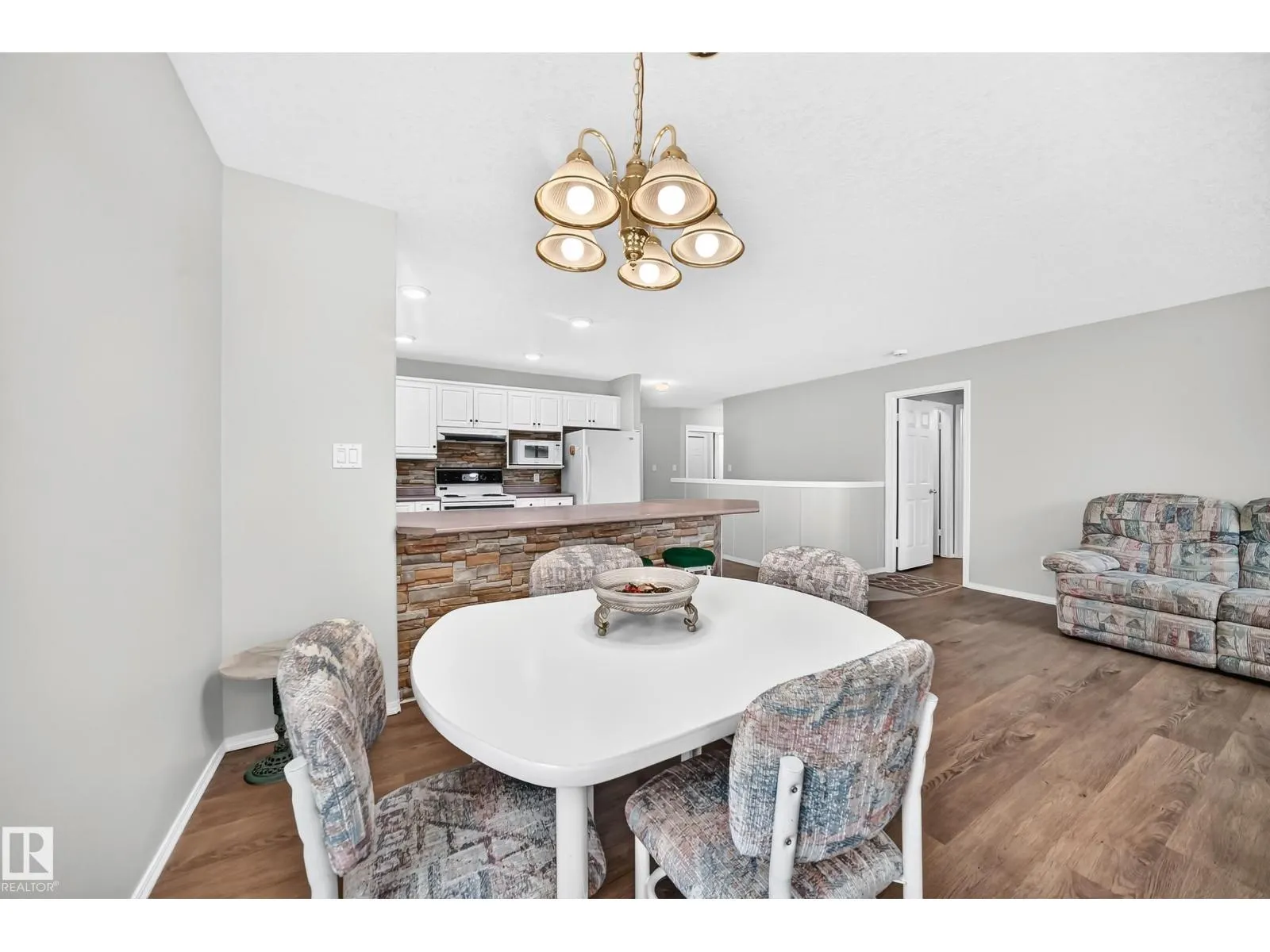 104 MAISONETTE VG