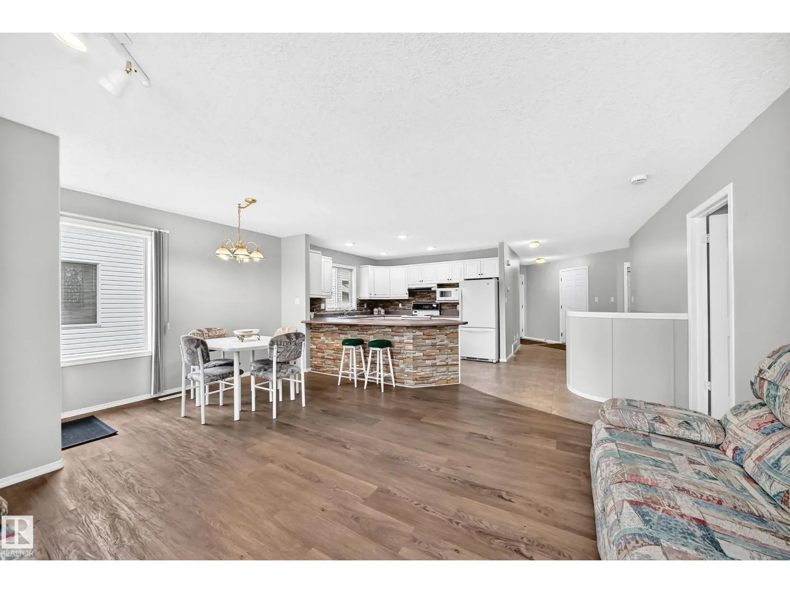 104 MAISONETTE VG