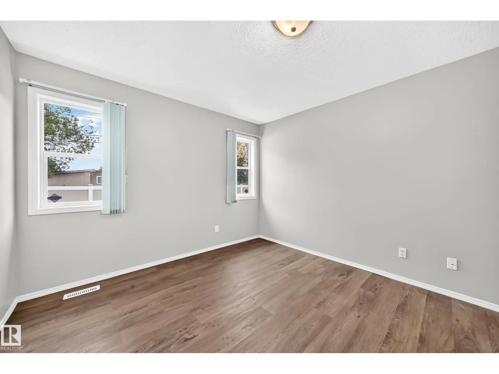 104 MAISONETTE VG