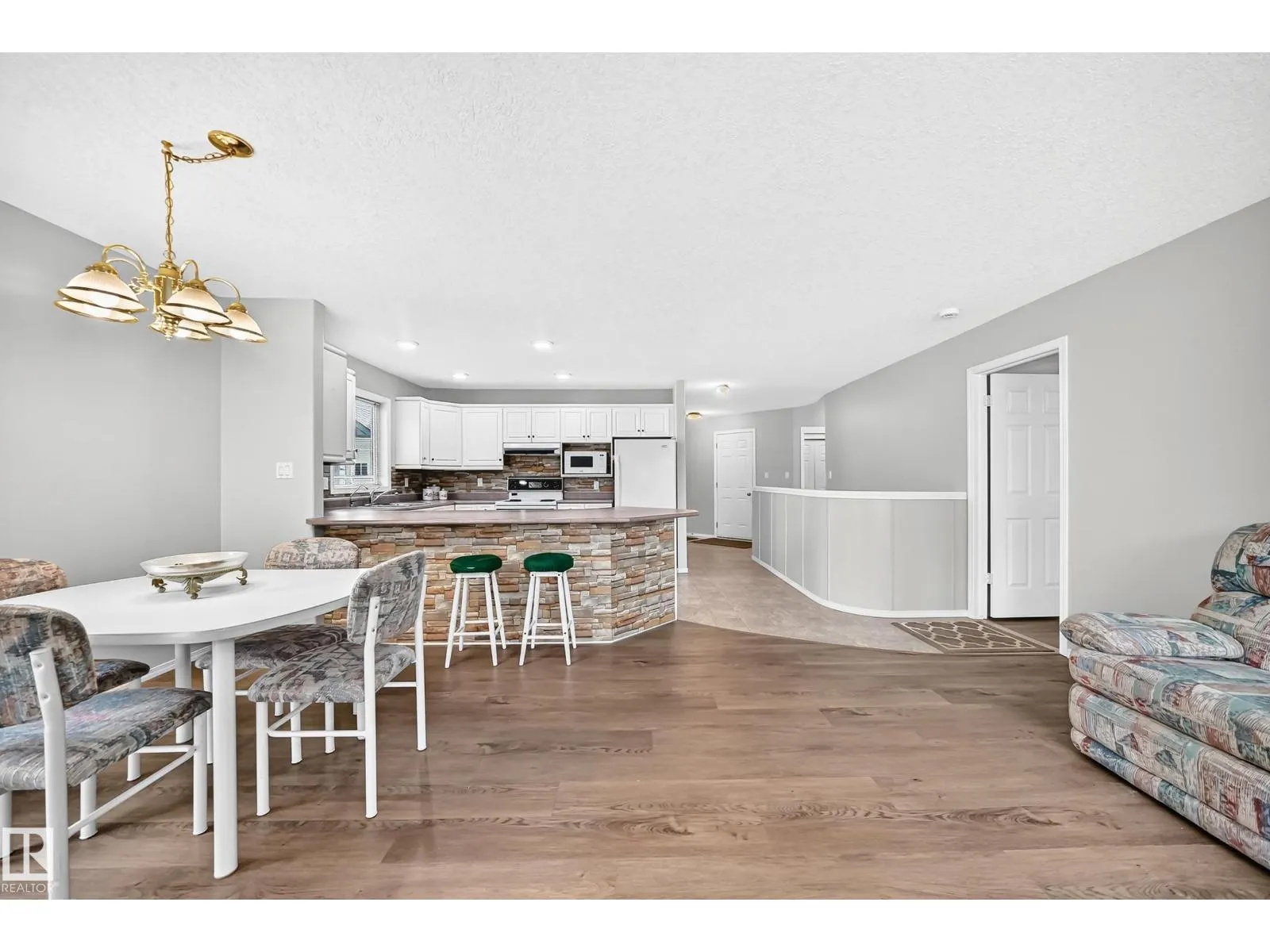104 MAISONETTE VG