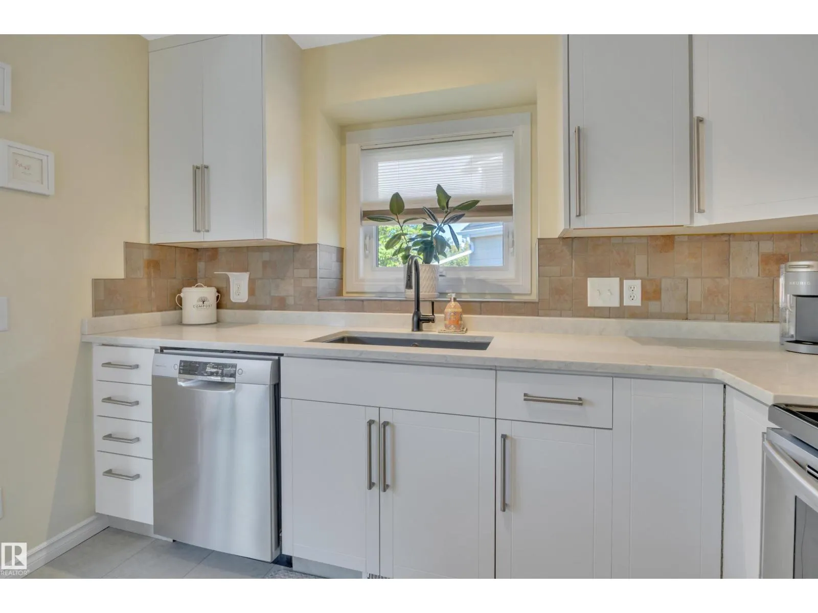 5735 152A AV NW