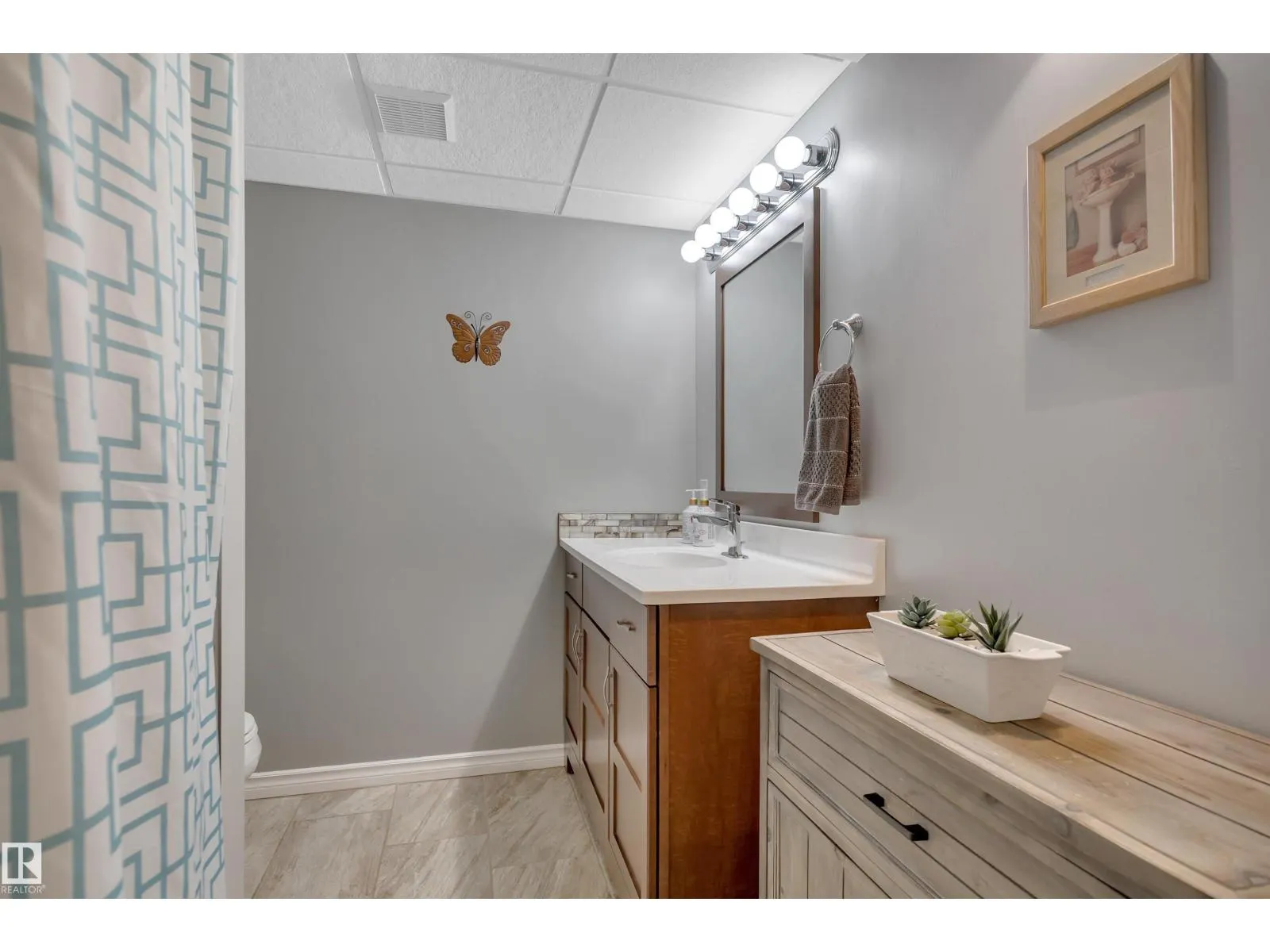 5735 152A AV NW