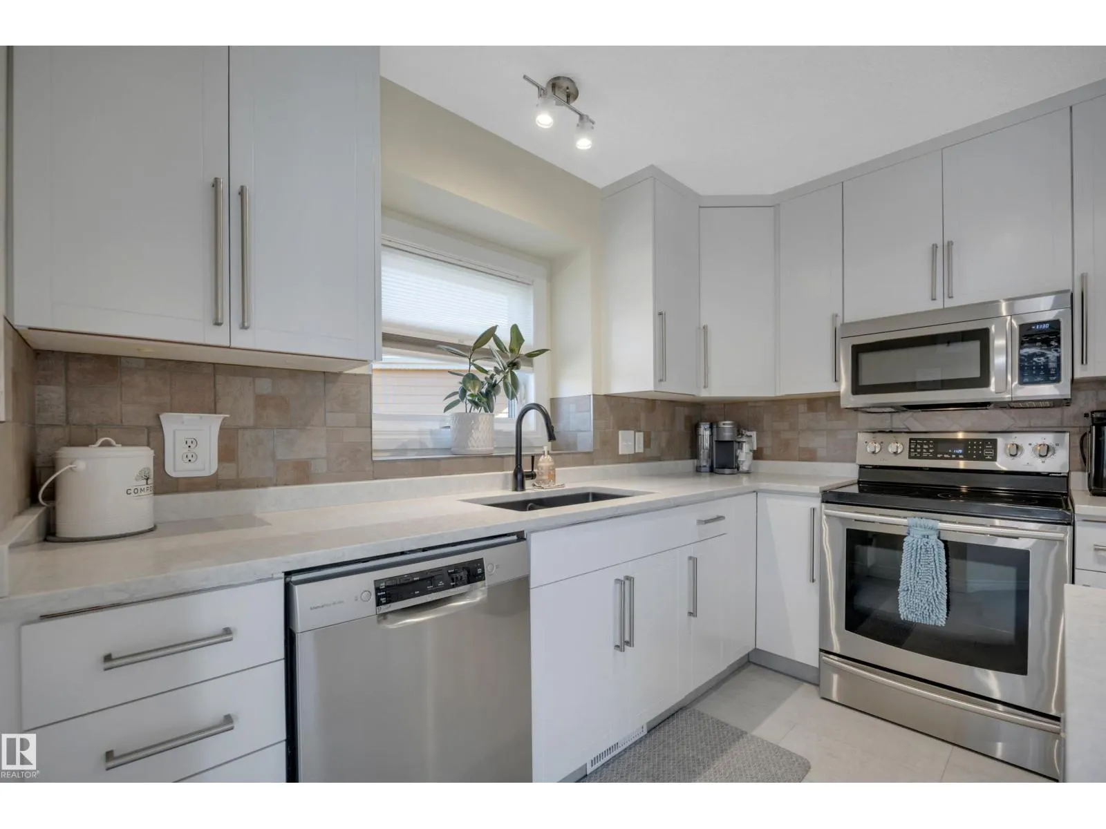 5735 152A AV NW