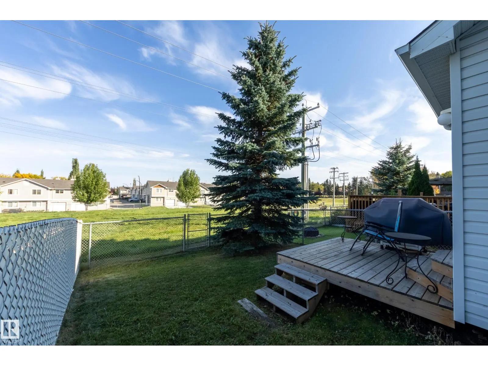 #11 115 CHESTERMERE DR