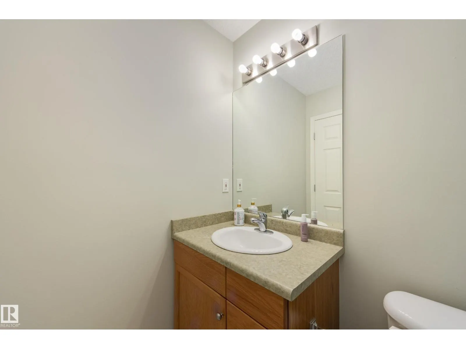 #11 115 CHESTERMERE DR
