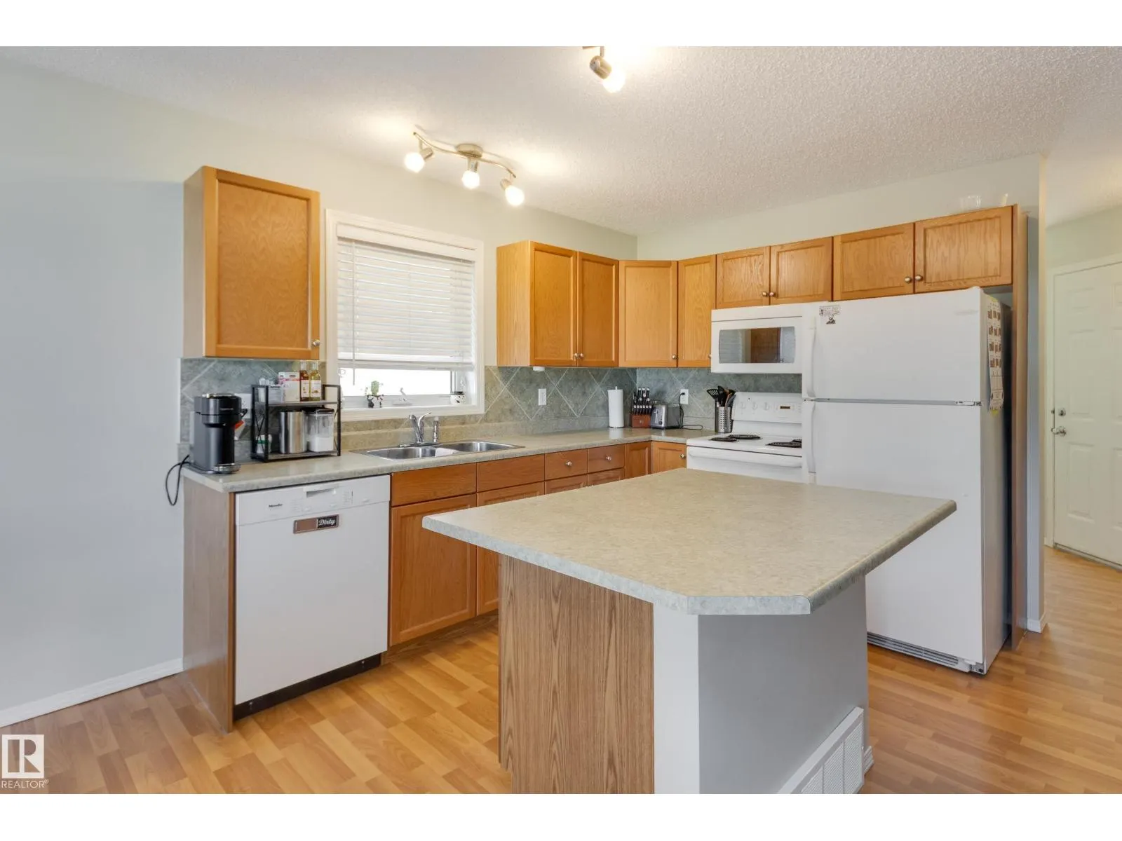 #11 115 CHESTERMERE DR