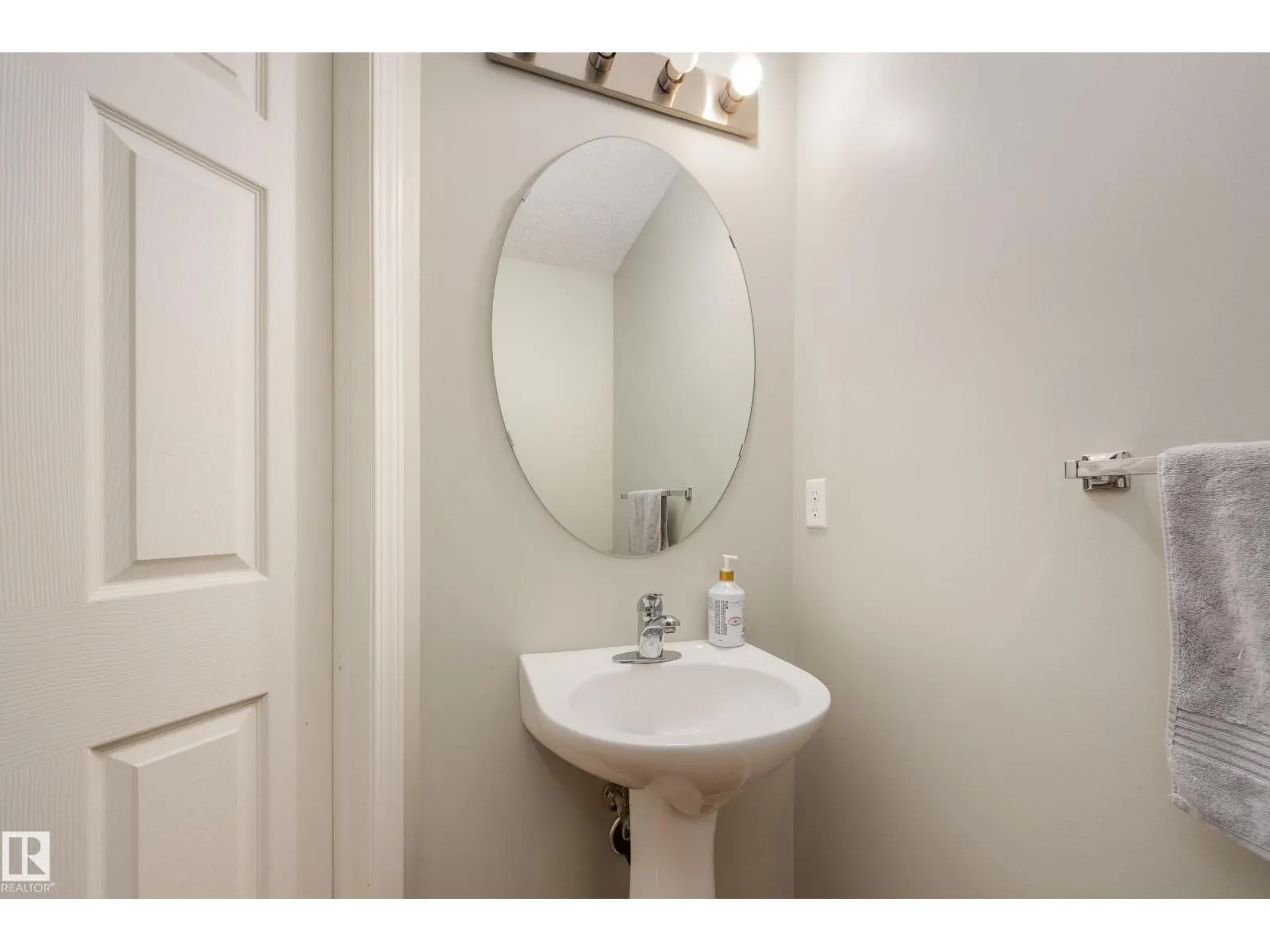 #11 115 CHESTERMERE DR