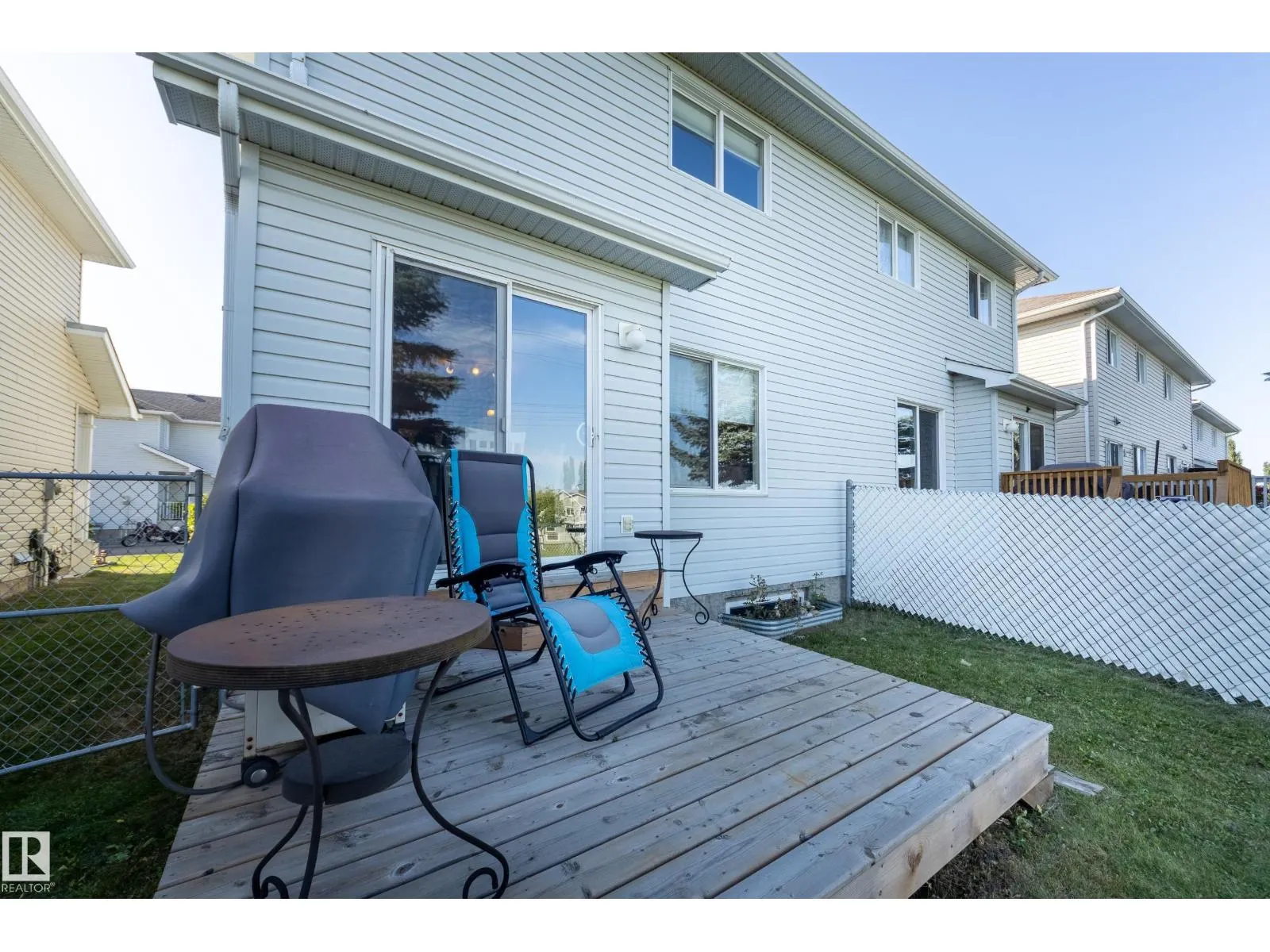 #11 115 CHESTERMERE DR