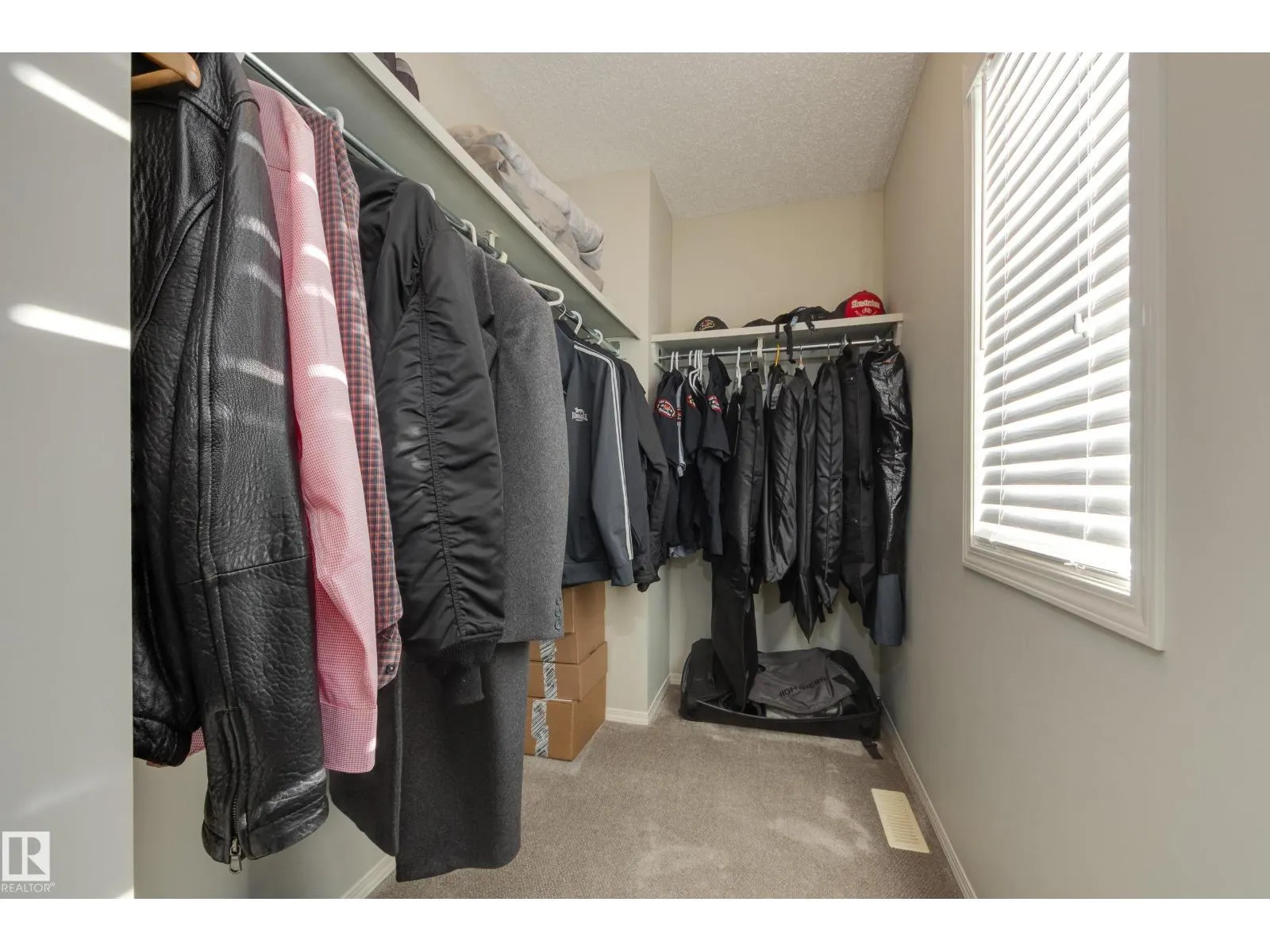 #11 115 CHESTERMERE DR