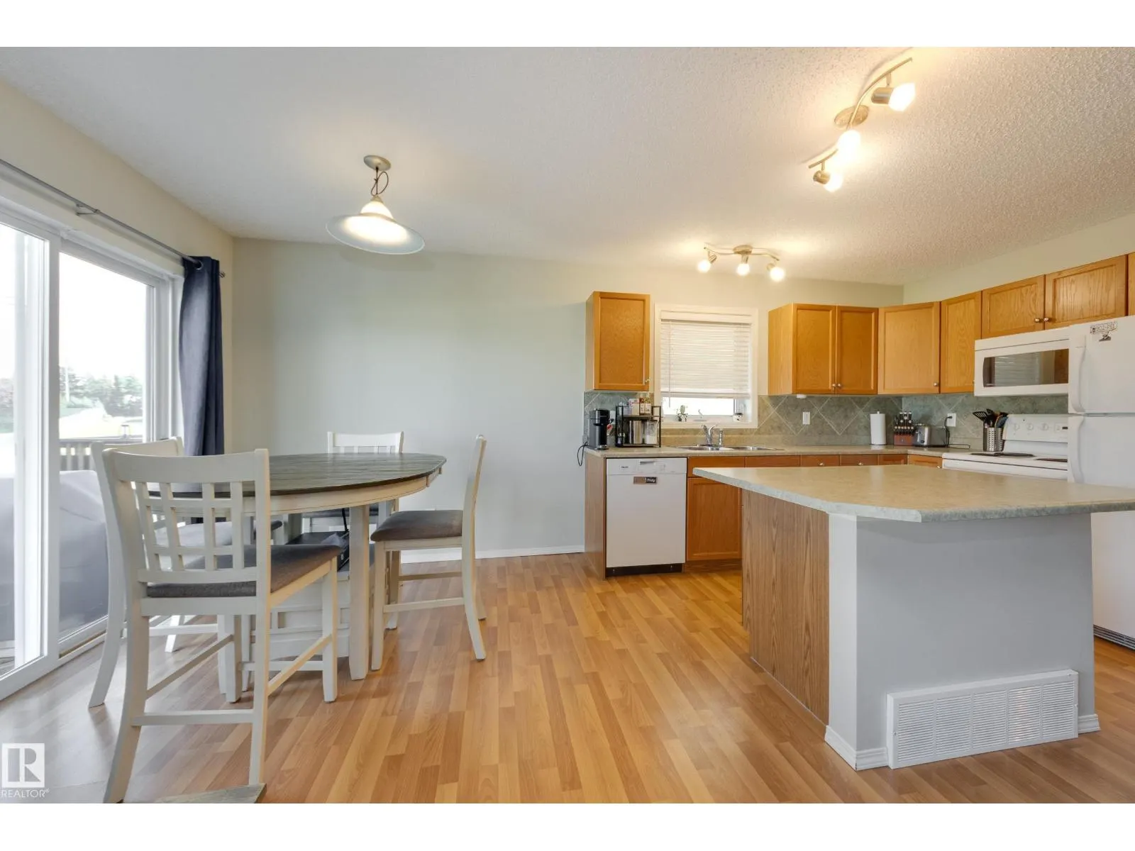 #11 115 CHESTERMERE DR