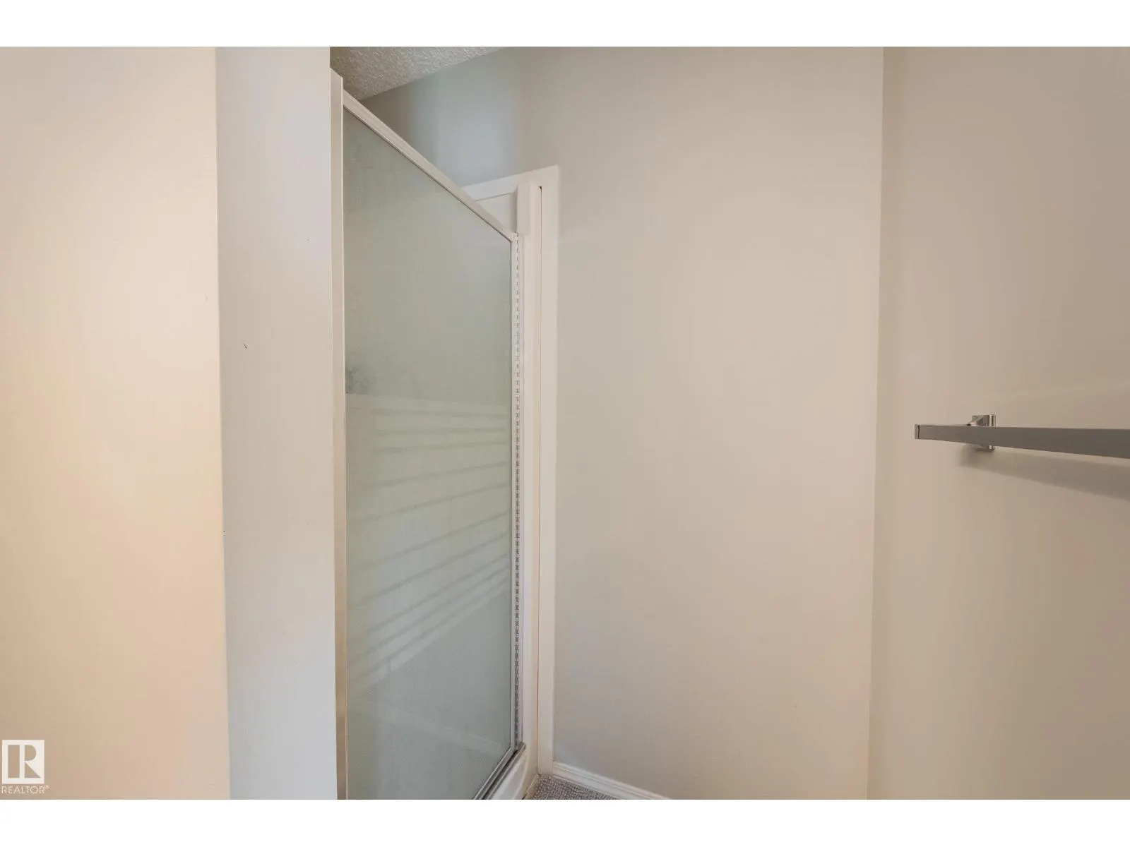 #11 115 CHESTERMERE DR