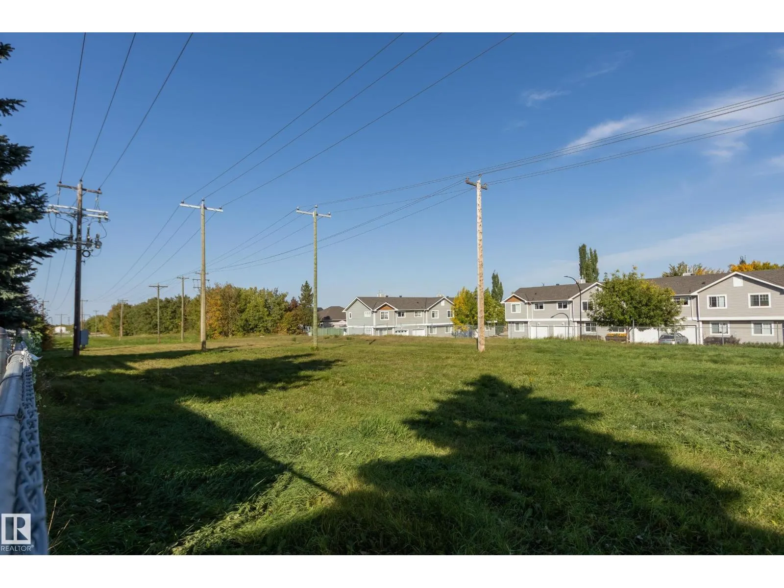 #11 115 CHESTERMERE DR