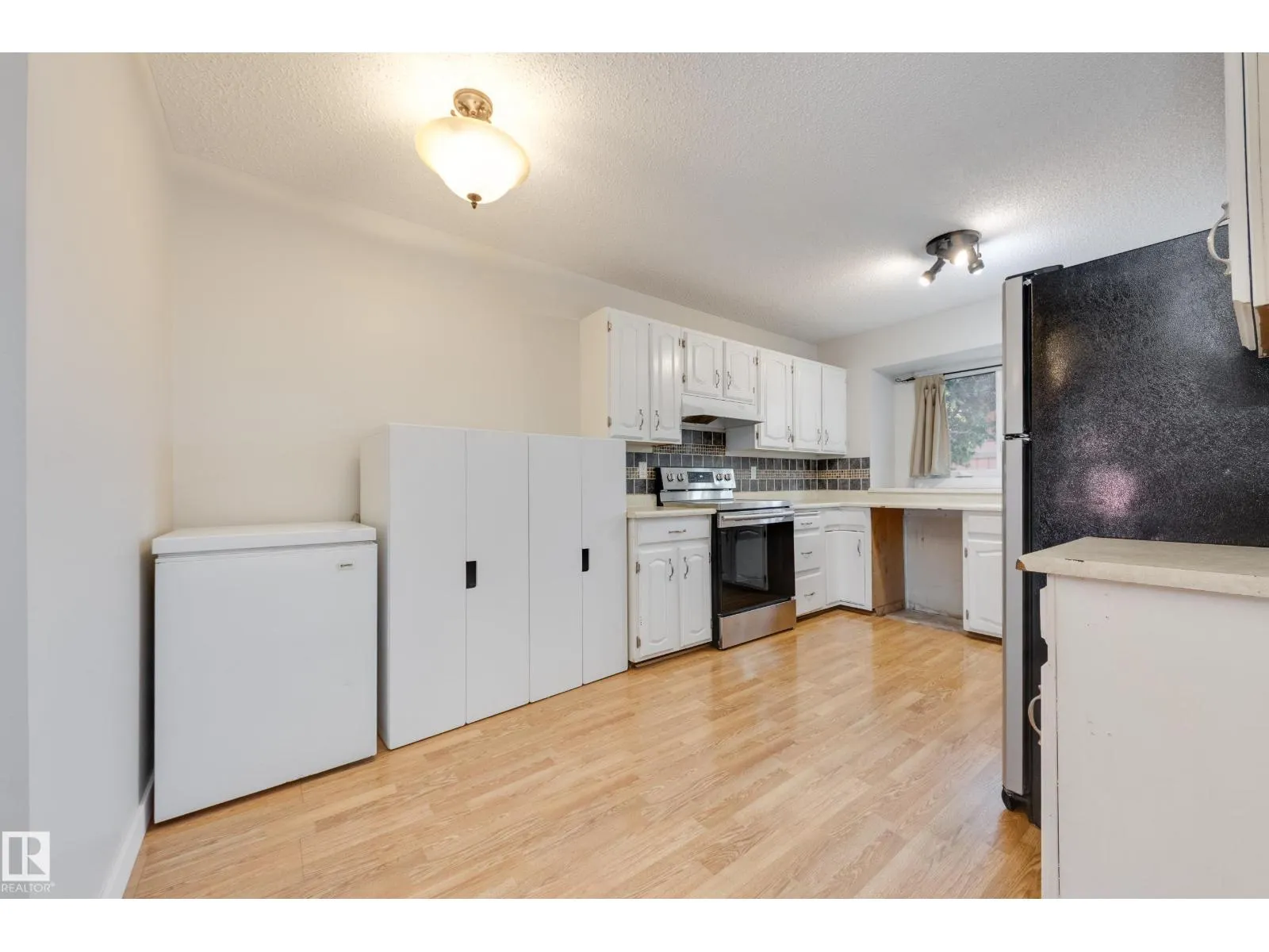 94 LACOMBE PT