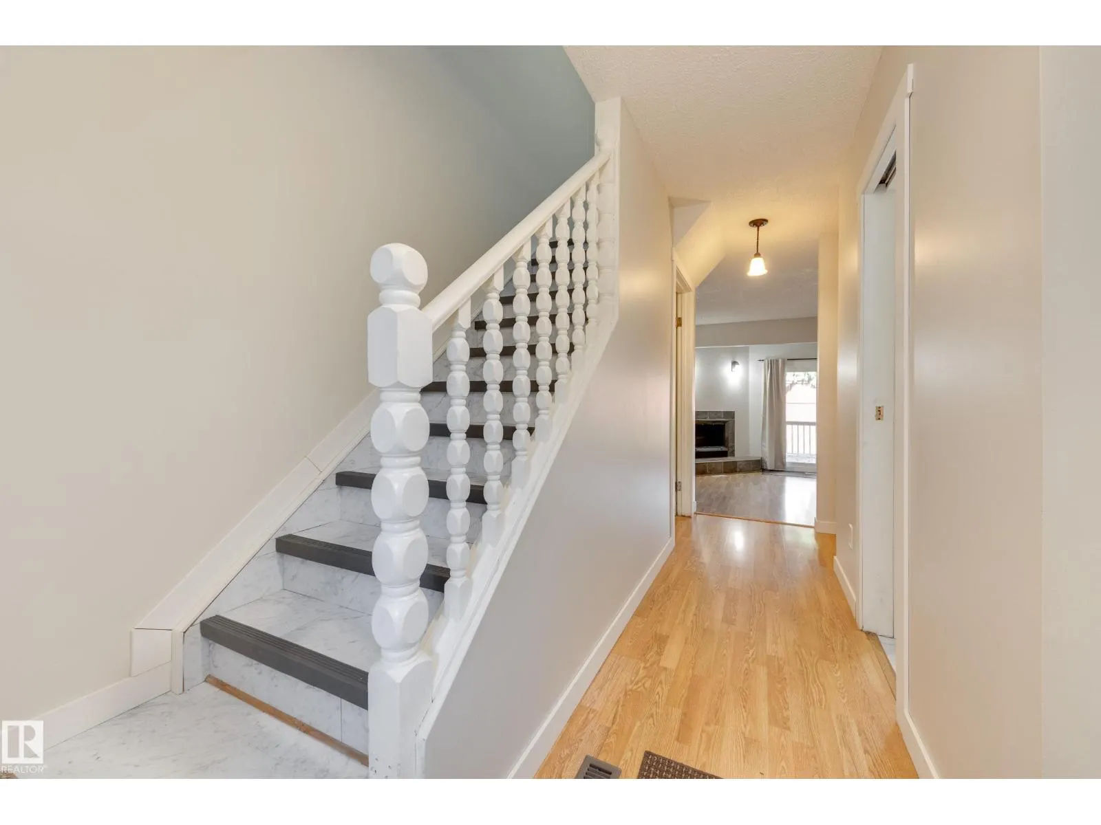 94 LACOMBE PT