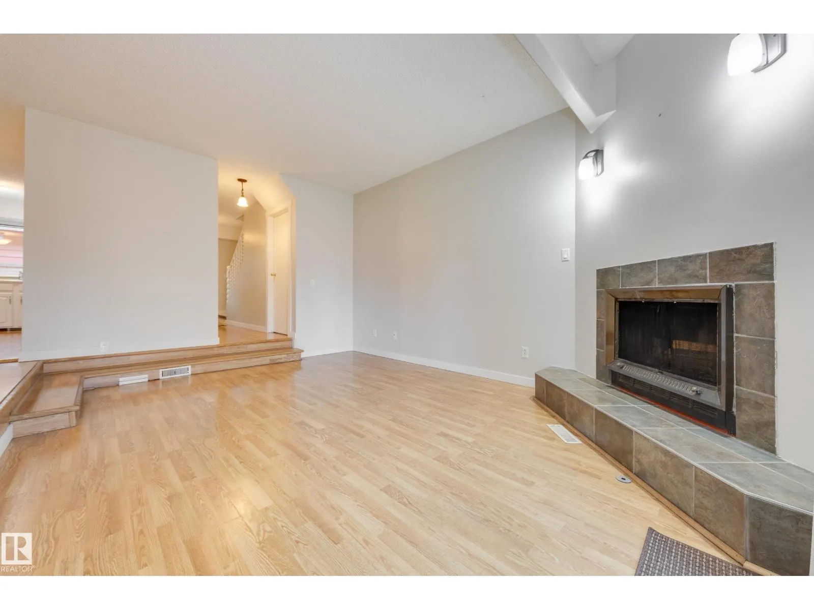 94 LACOMBE PT
