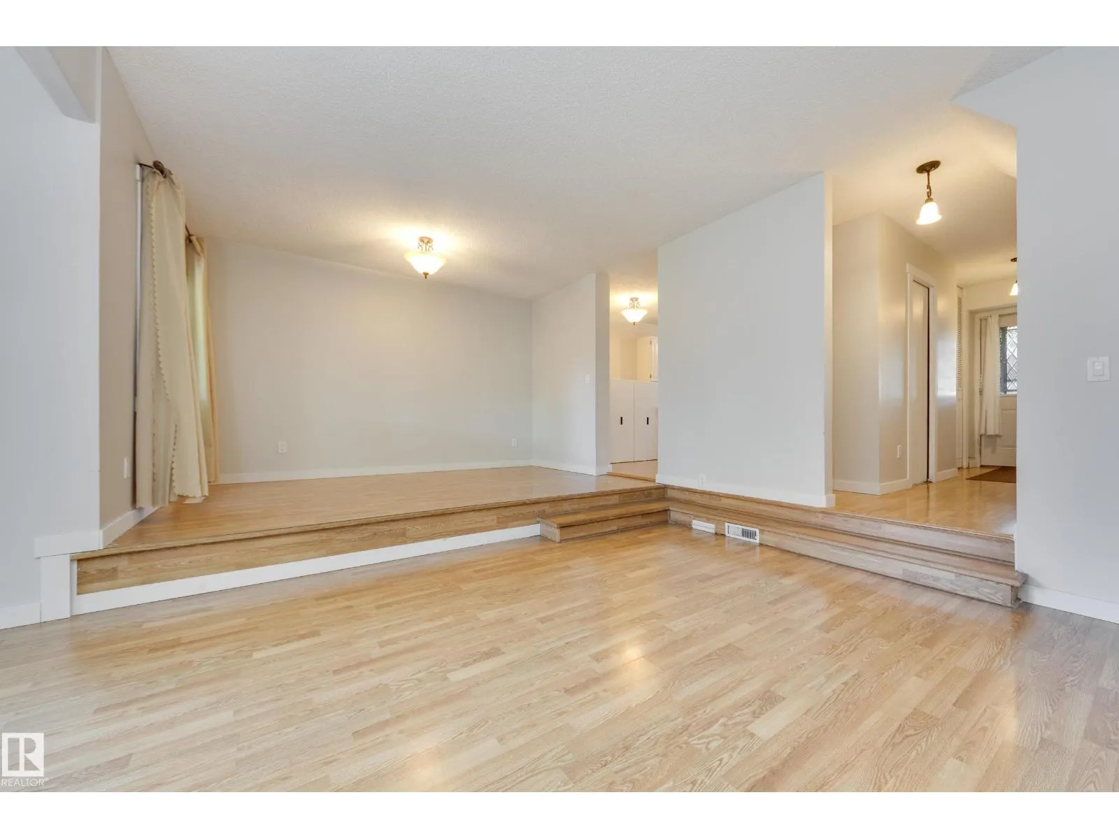 94 LACOMBE PT