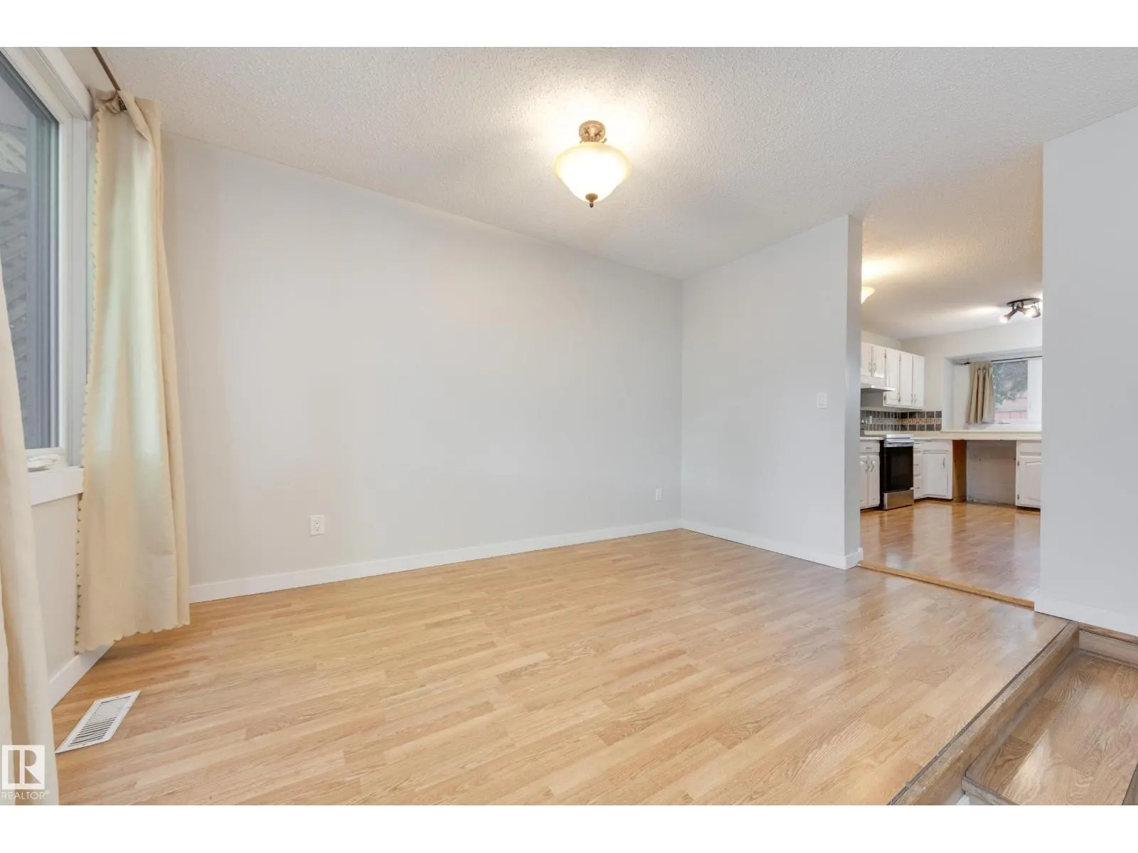 94 LACOMBE PT