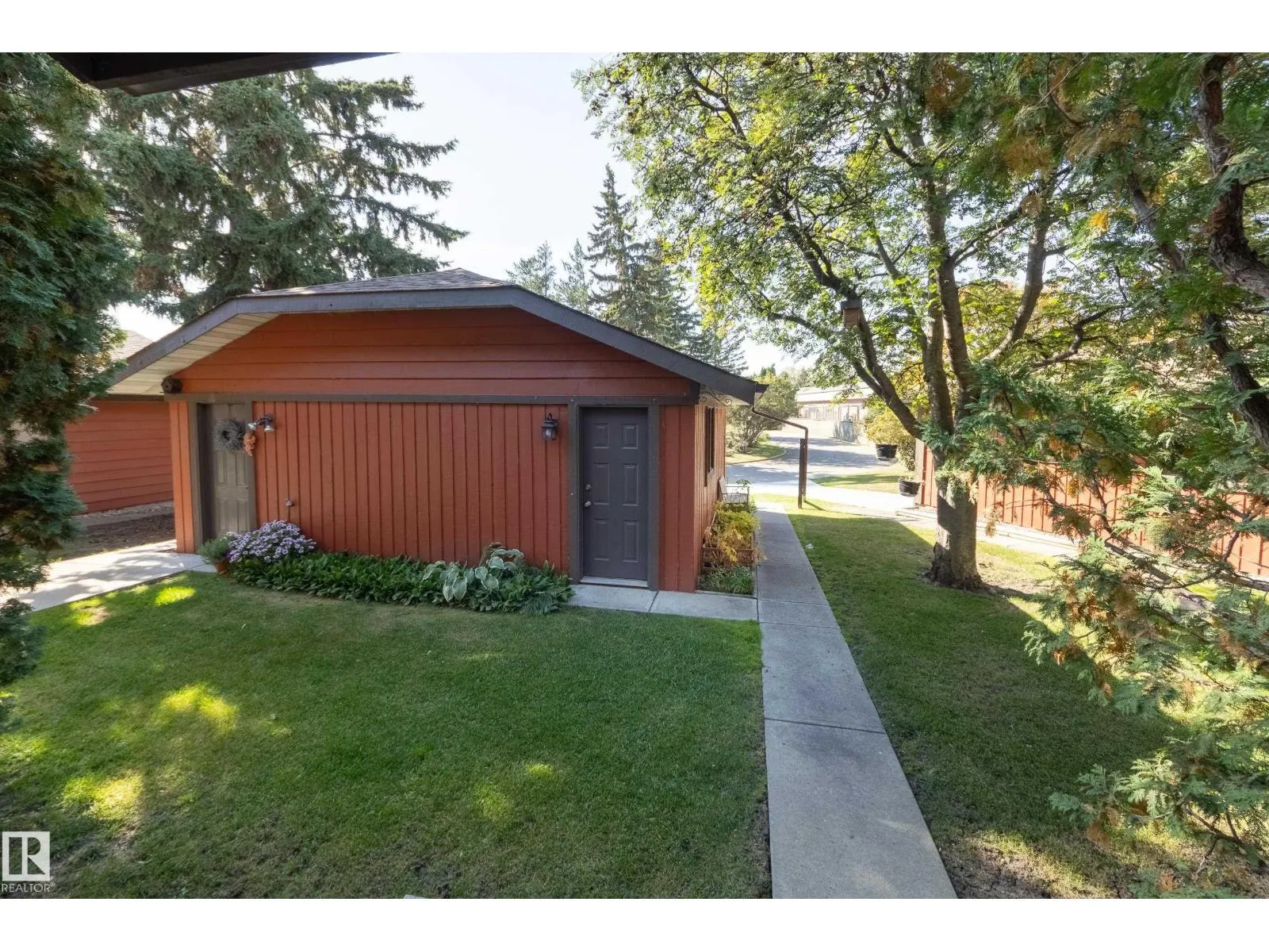 94 LACOMBE PT