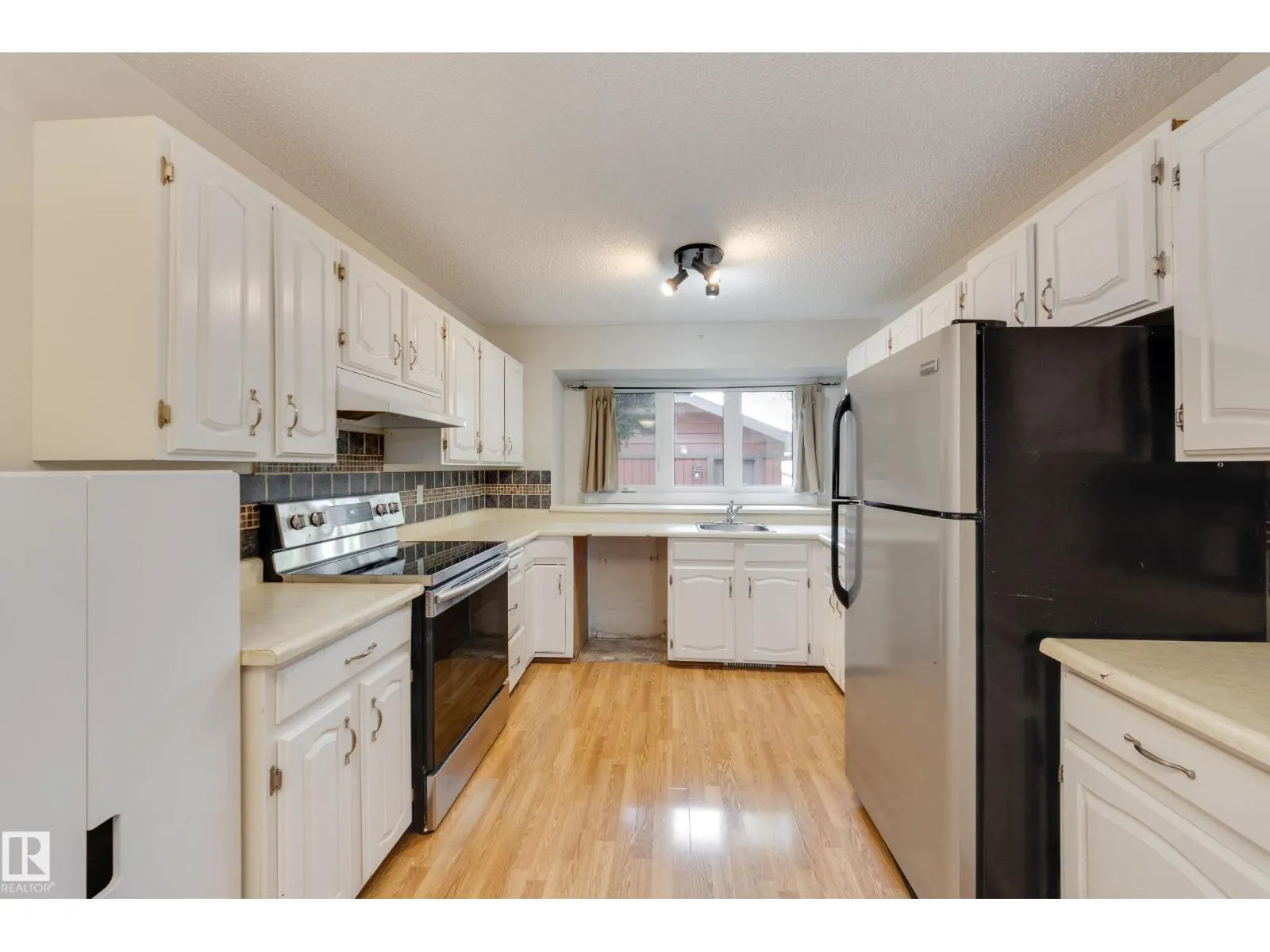 94 LACOMBE PT