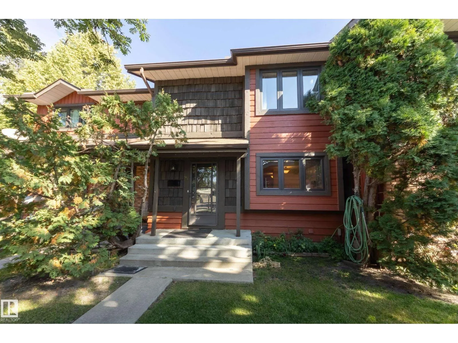 94 LACOMBE PT