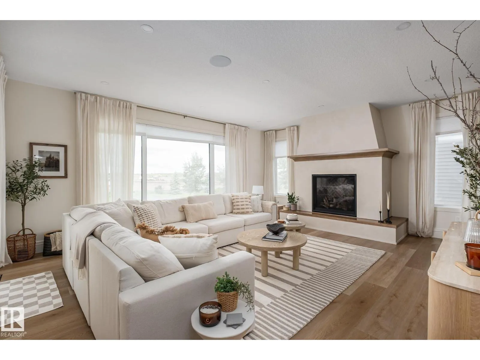 211 DEER PARK BV