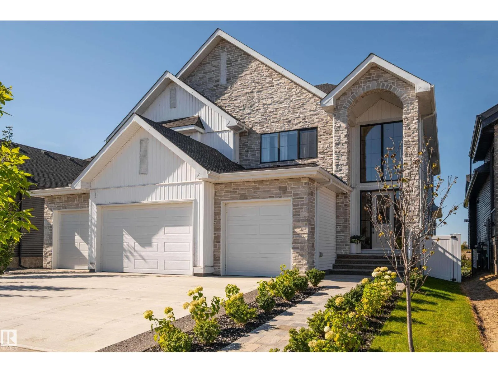 211 DEER PARK BV