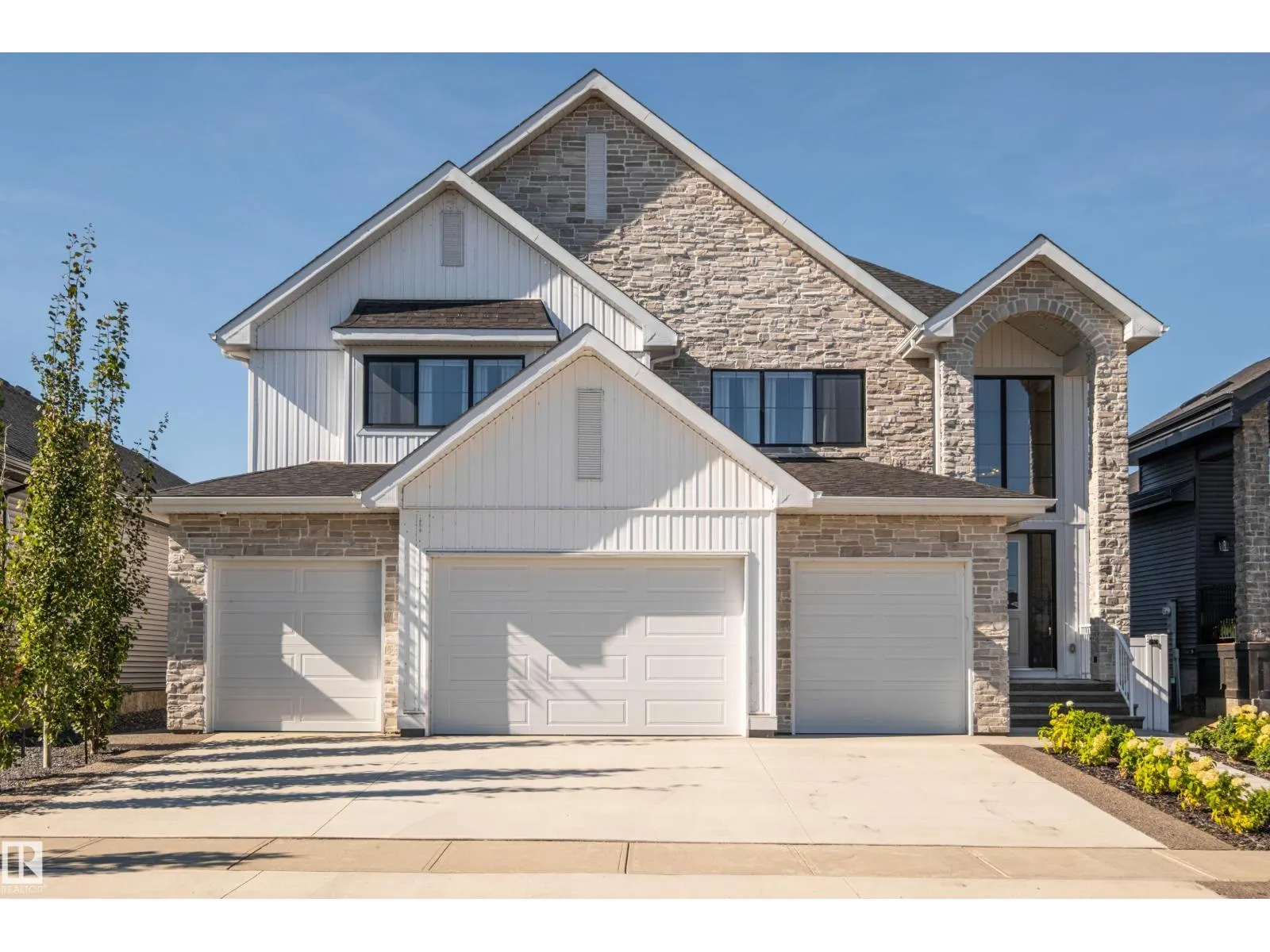 211 DEER PARK BV