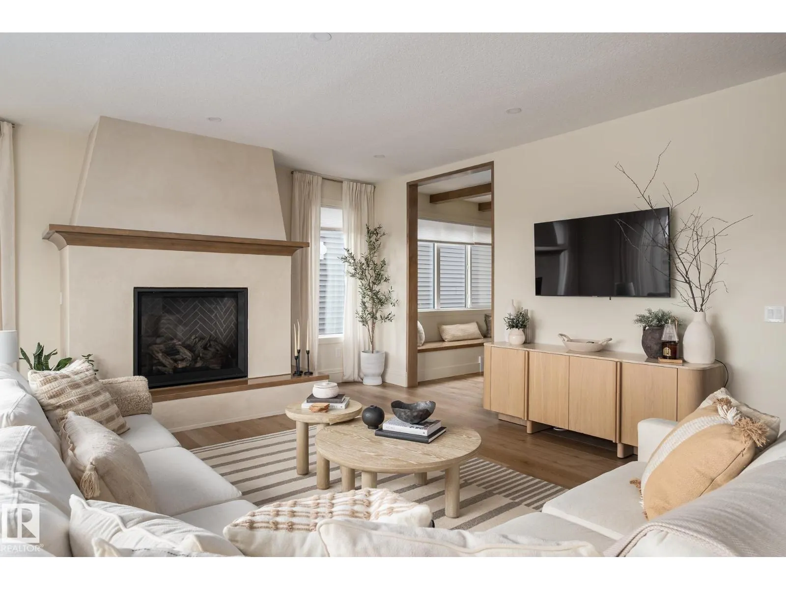 211 DEER PARK BV