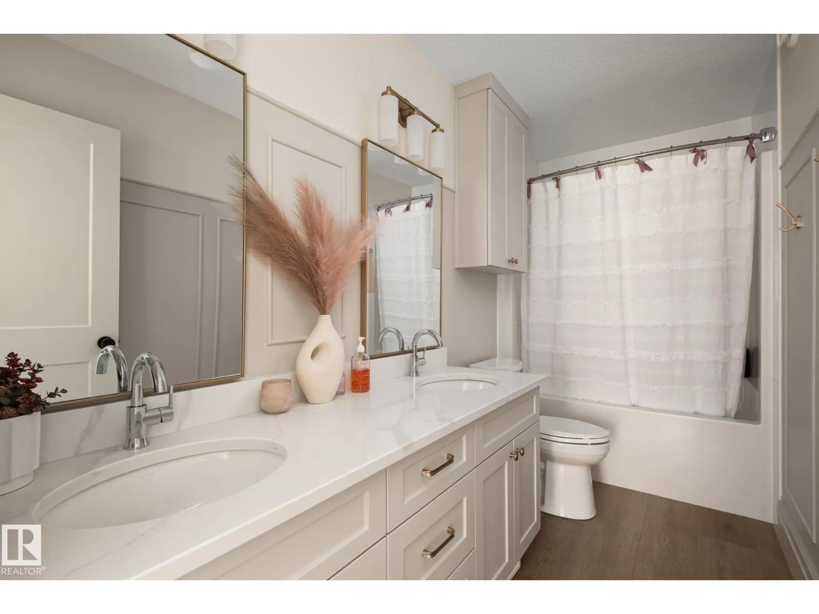 211 DEER PARK BV