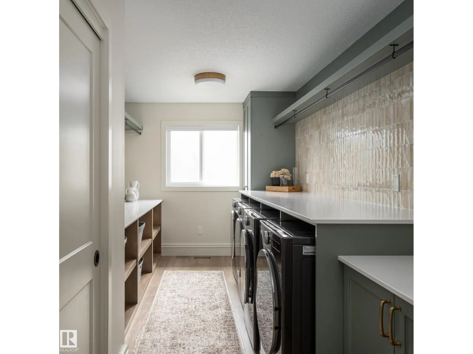 211 DEER PARK BV