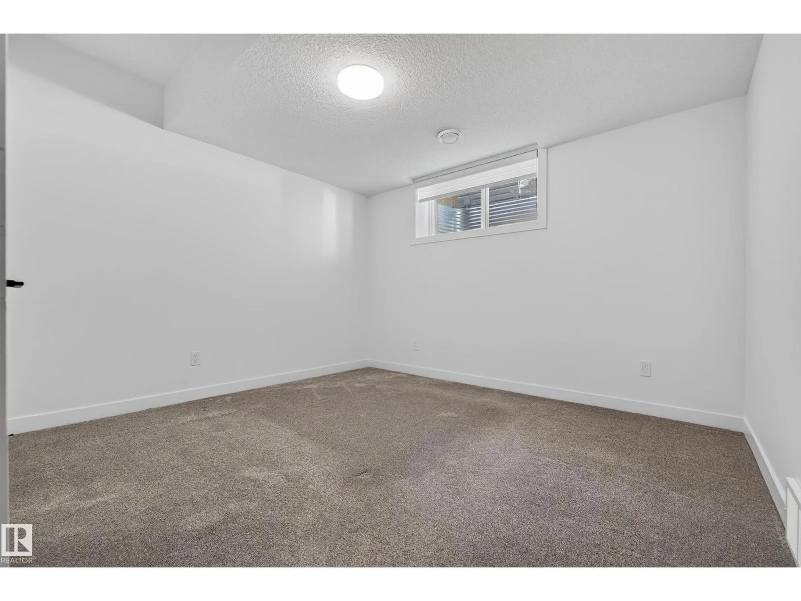 11207 75 AV NW