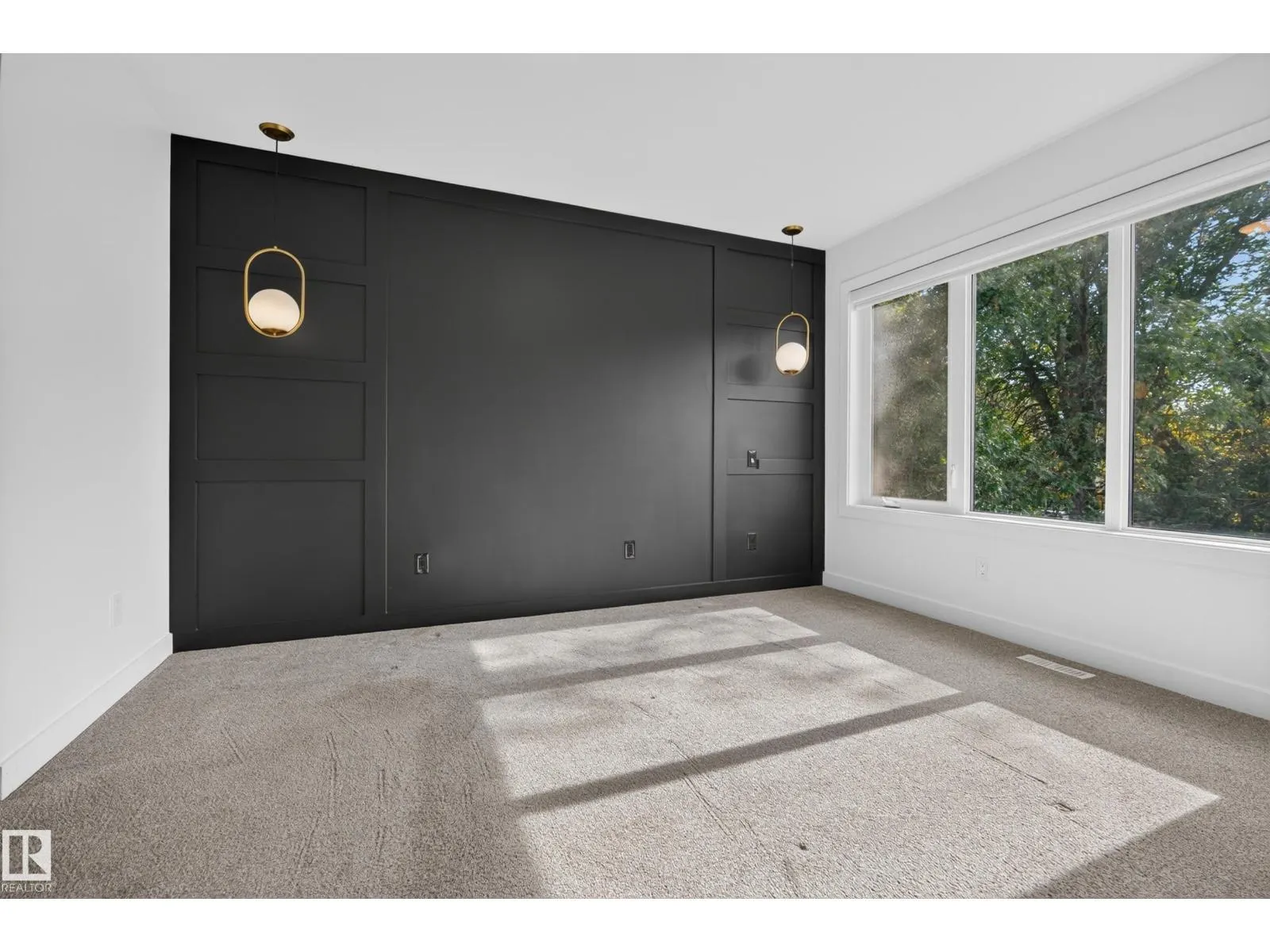 11207 75 AV NW