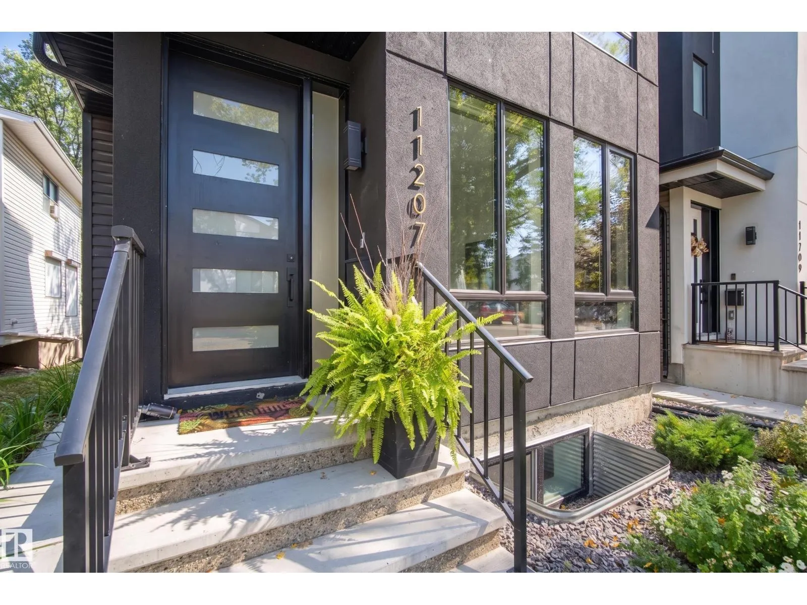 11207 75 AV NW