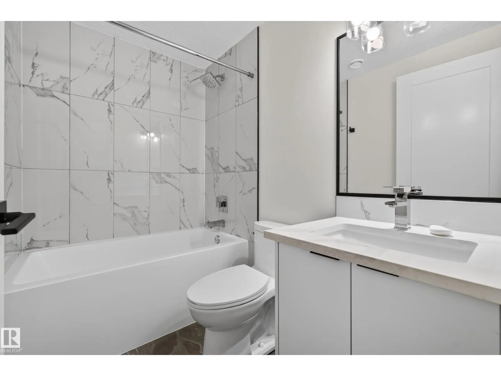 11207 75 AV NW