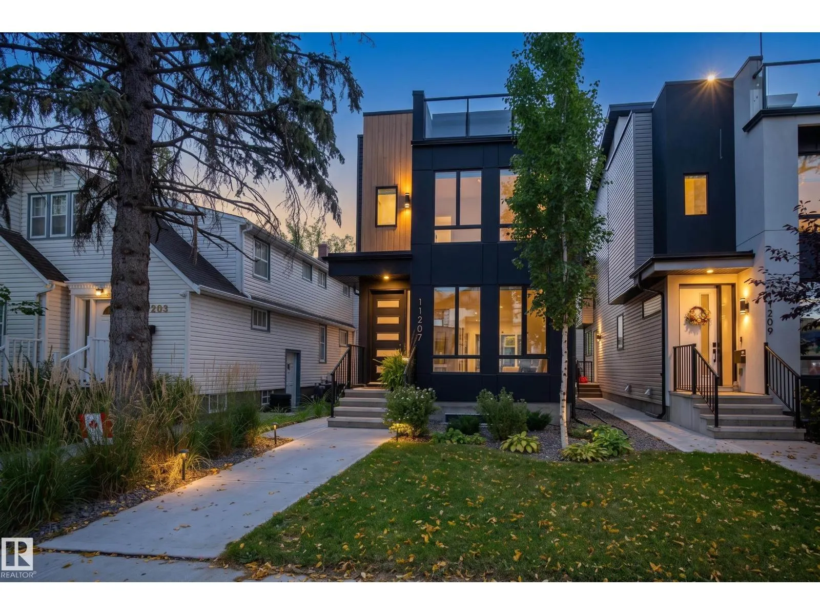 11207 75 AV NW