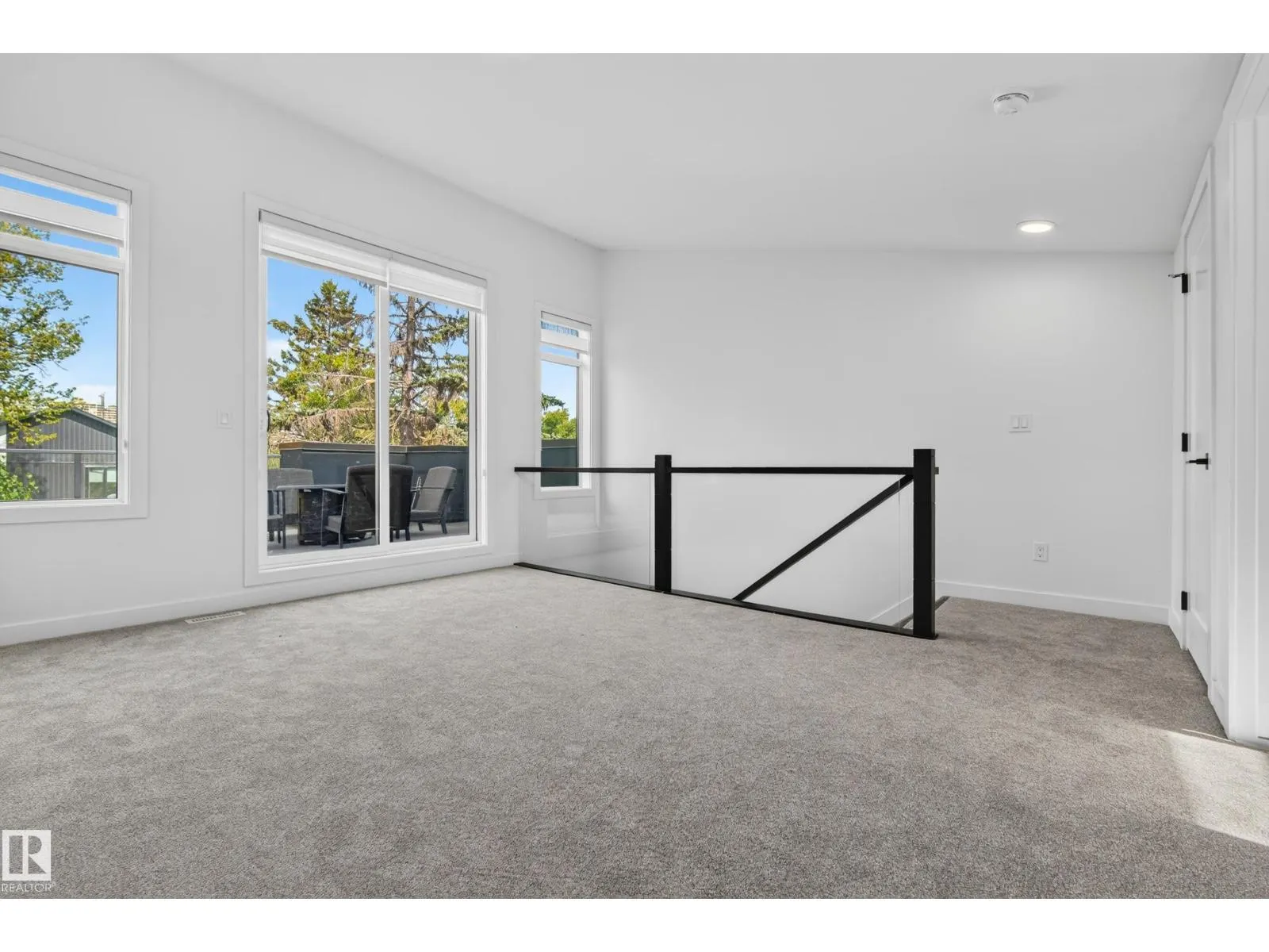 11207 75 AV NW