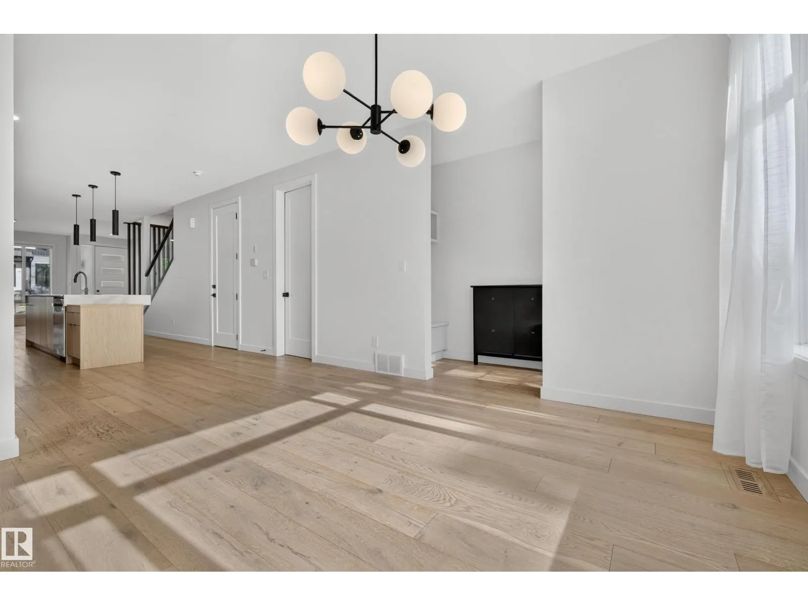 11207 75 AV NW